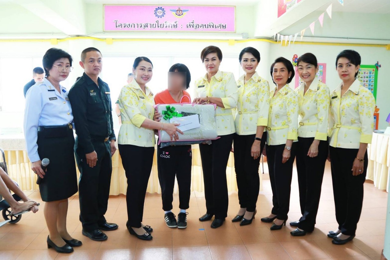 074 เมื่อวันที่ ๑๙- ๒๐ กุมภาพันธ์ ๒๕๖๓ นายกสมาคมภริยาฯ พร้อมด้วยคณะกรรมการฯ เดินทางไปตรวจเยี่ยมโครงการต่างๆ ของสมาคมฯ ณ ศูนย์อำนวยการสร้างอาวุธ ศูนย์การอุตสาหกรรมป้องกันประเทศและพลังงานทหาร จ.ลพบุรี และโรงงานวัตถุระเบิดทหาร กรมการอุตสาหกรรมทหาร ศูนย์การอุตสาหกรรมป้องกันประเทศและพลังงานทหาร จ.นครสวรรค์ ตามลำดับ