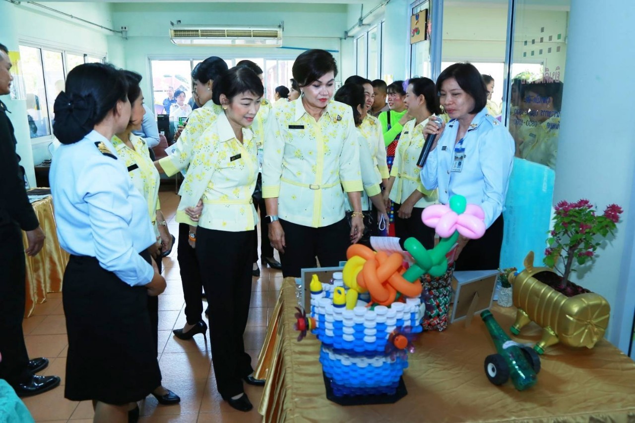 074 เมื่อวันที่ ๑๙- ๒๐ กุมภาพันธ์ ๒๕๖๓ นายกสมาคมภริยาฯ พร้อมด้วยคณะกรรมการฯ เดินทางไปตรวจเยี่ยมโครงการต่างๆ ของสมาคมฯ ณ ศูนย์อำนวยการสร้างอาวุธ ศูนย์การอุตสาหกรรมป้องกันประเทศและพลังงานทหาร จ.ลพบุรี และโรงงานวัตถุระเบิดทหาร กรมการอุตสาหกรรมทหาร ศูนย์การอุตสาหกรรมป้องกันประเทศและพลังงานทหาร จ.นครสวรรค์ ตามลำดับ