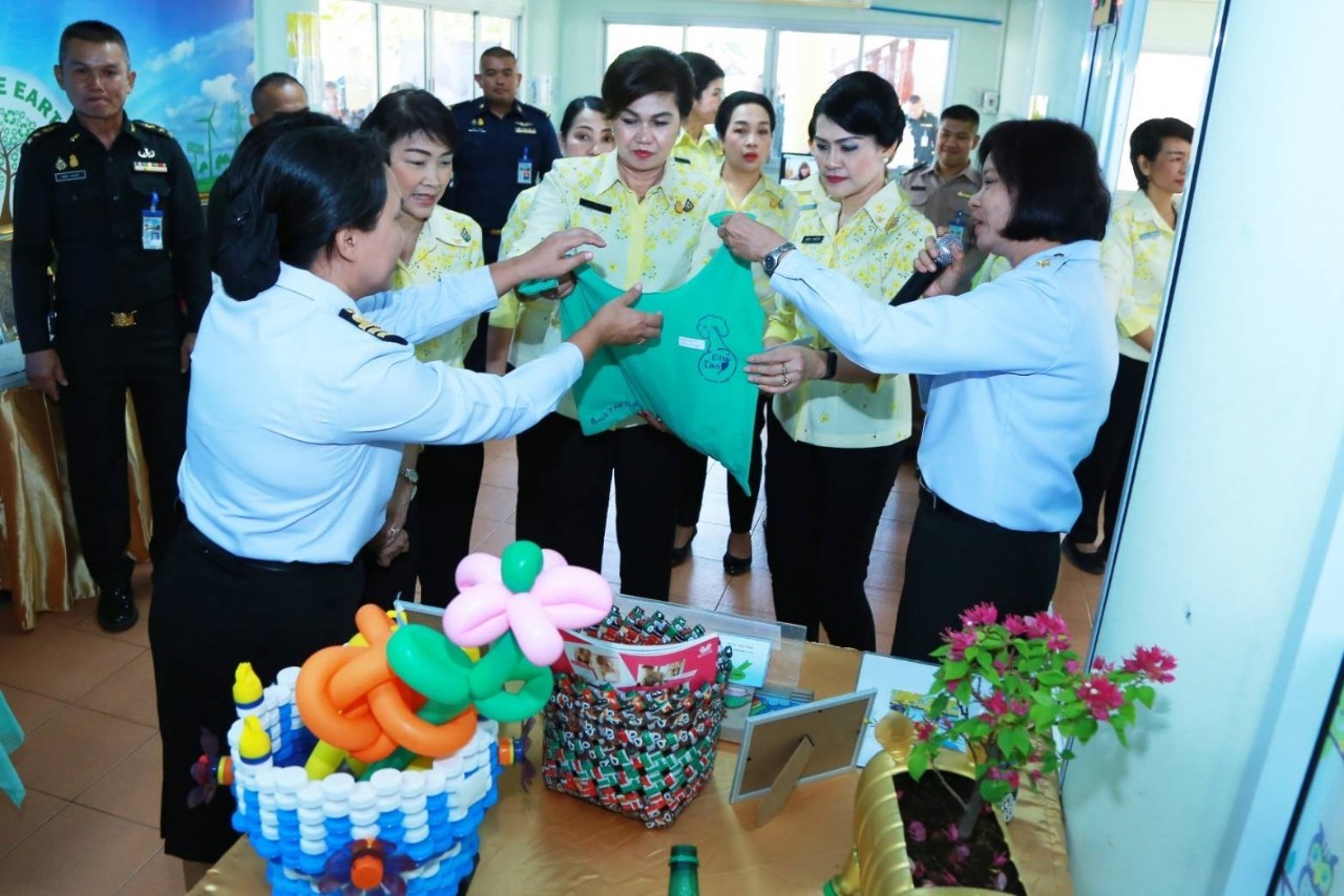 074 เมื่อวันที่ ๑๙- ๒๐ กุมภาพันธ์ ๒๕๖๓ นายกสมาคมภริยาฯ พร้อมด้วยคณะกรรมการฯ เดินทางไปตรวจเยี่ยมโครงการต่างๆ ของสมาคมฯ ณ ศูนย์อำนวยการสร้างอาวุธ ศูนย์การอุตสาหกรรมป้องกันประเทศและพลังงานทหาร จ.ลพบุรี และโรงงานวัตถุระเบิดทหาร กรมการอุตสาหกรรมทหาร ศูนย์การอุตสาหกรรมป้องกันประเทศและพลังงานทหาร จ.นครสวรรค์ ตามลำดับ