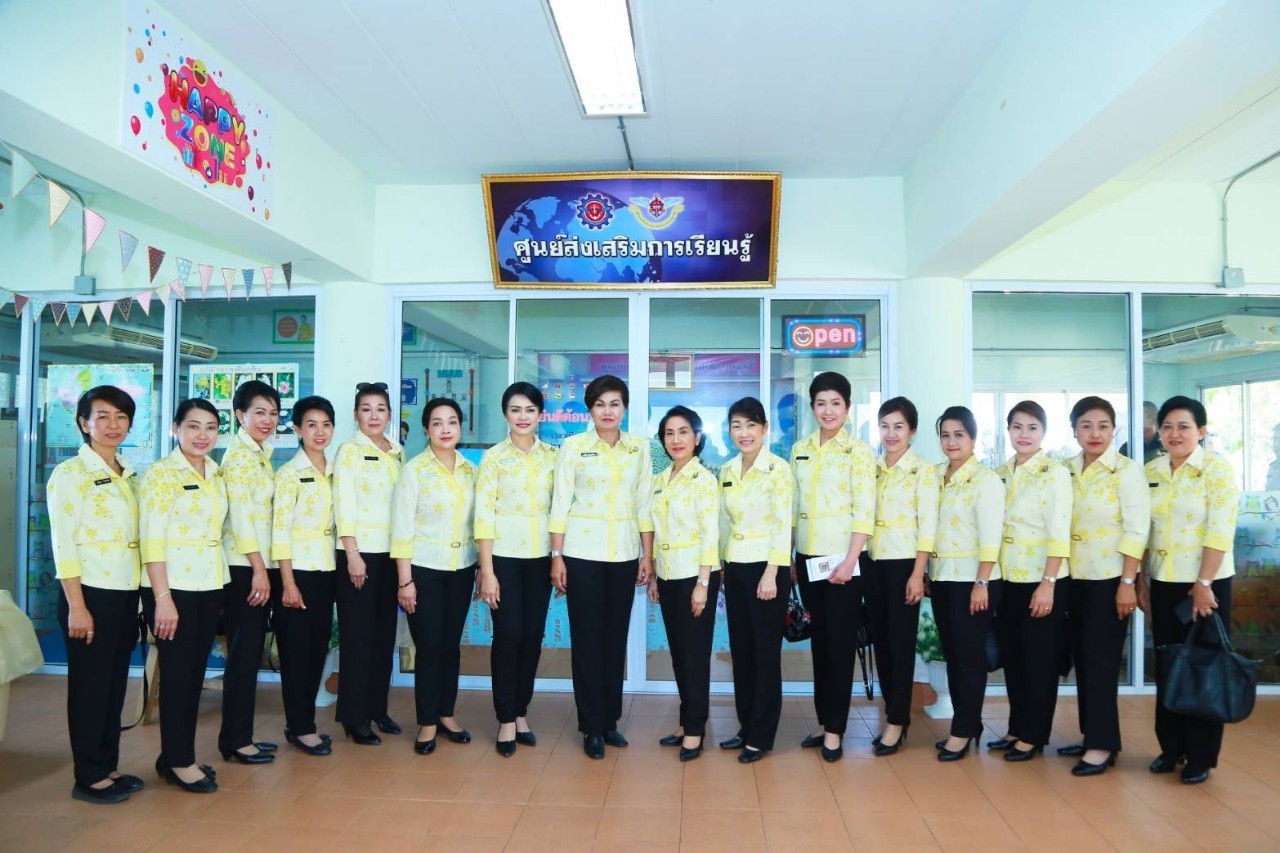 074 เมื่อวันที่ ๑๙- ๒๐ กุมภาพันธ์ ๒๕๖๓ นายกสมาคมภริยาฯ พร้อมด้วยคณะกรรมการฯ เดินทางไปตรวจเยี่ยมโครงการต่างๆ ของสมาคมฯ ณ ศูนย์อำนวยการสร้างอาวุธ ศูนย์การอุตสาหกรรมป้องกันประเทศและพลังงานทหาร จ.ลพบุรี และโรงงานวัตถุระเบิดทหาร กรมการอุตสาหกรรมทหาร ศูนย์การอุตสาหกรรมป้องกันประเทศและพลังงานทหาร จ.นครสวรรค์ ตามลำดับ