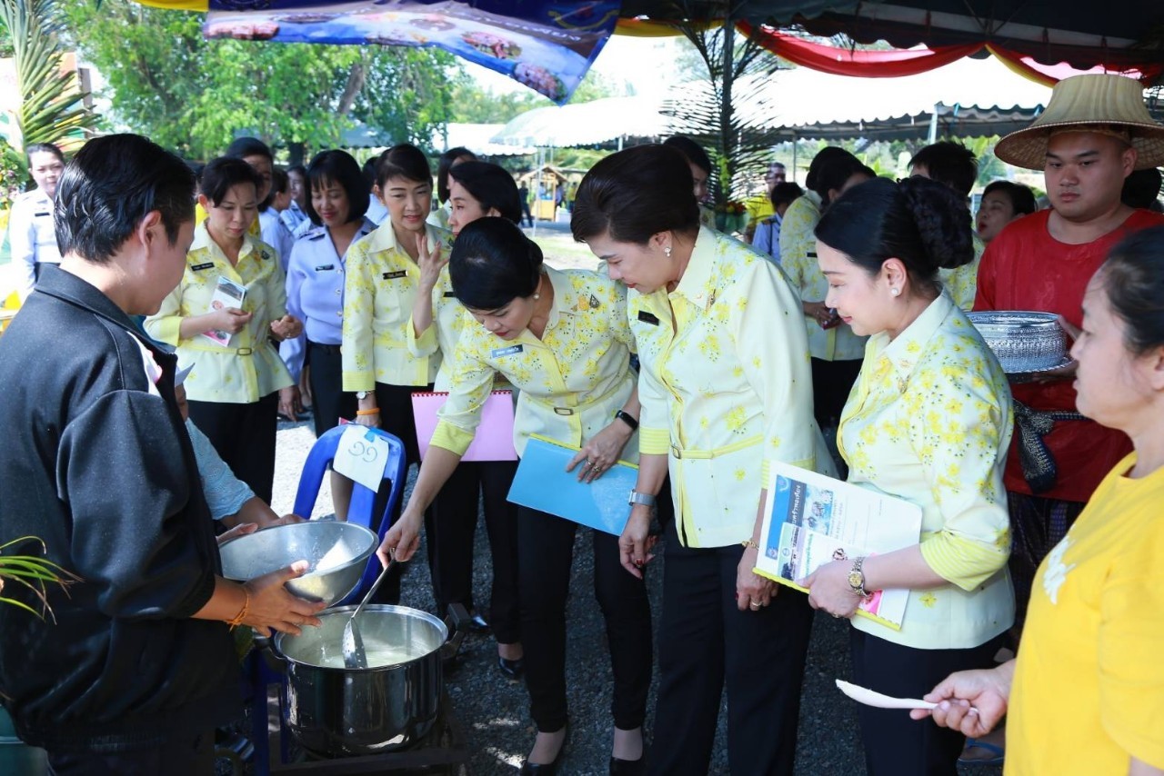 074 เมื่อวันที่ ๑๙- ๒๐ กุมภาพันธ์ ๒๕๖๓ นายกสมาคมภริยาฯ พร้อมด้วยคณะกรรมการฯ เดินทางไปตรวจเยี่ยมโครงการต่างๆ ของสมาคมฯ ณ ศูนย์อำนวยการสร้างอาวุธ ศูนย์การอุตสาหกรรมป้องกันประเทศและพลังงานทหาร จ.ลพบุรี และโรงงานวัตถุระเบิดทหาร กรมการอุตสาหกรรมทหาร ศูนย์การอุตสาหกรรมป้องกันประเทศและพลังงานทหาร จ.นครสวรรค์ ตามลำดับ
