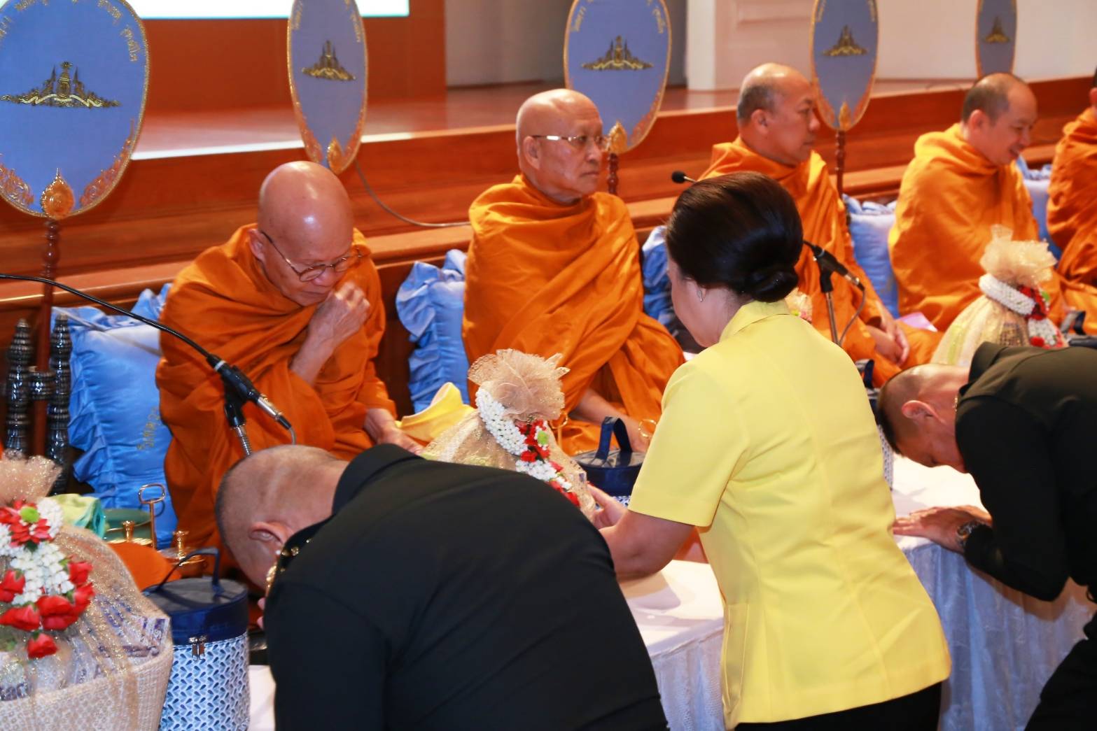 076 เมื่อวันที่ ๒๘ กุมภาพันธ์ ๒๕๖๓ นายกสมาคมภริยาฯ พร้อมด้วยคณะกรรมการฯ ร่วมงานวันคล้ายวันสถาปนา สำนักงานเลขานุการสำนักงานปลัดกระทรวงกลาโหม ครบรอบปีที่ ๓๑ ณ ห้องพินิตประชานาถ ในศาลาว่าการกลาโหม กรุงเทพฯ