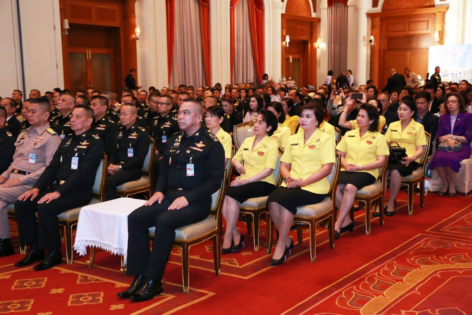 076 เมื่อวันที่ ๒๘ กุมภาพันธ์ ๒๕๖๓ นายกสมาคมภริยาฯ พร้อมด้วยคณะกรรมการฯ ร่วมงานวันคล้ายวันสถาปนา สำนักงานเลขานุการสำนักงานปลัดกระทรวงกลาโหม ครบรอบปีที่ ๓๑ ณ ห้องพินิตประชานาถ ในศาลาว่าการกลาโหม กรุงเทพฯ