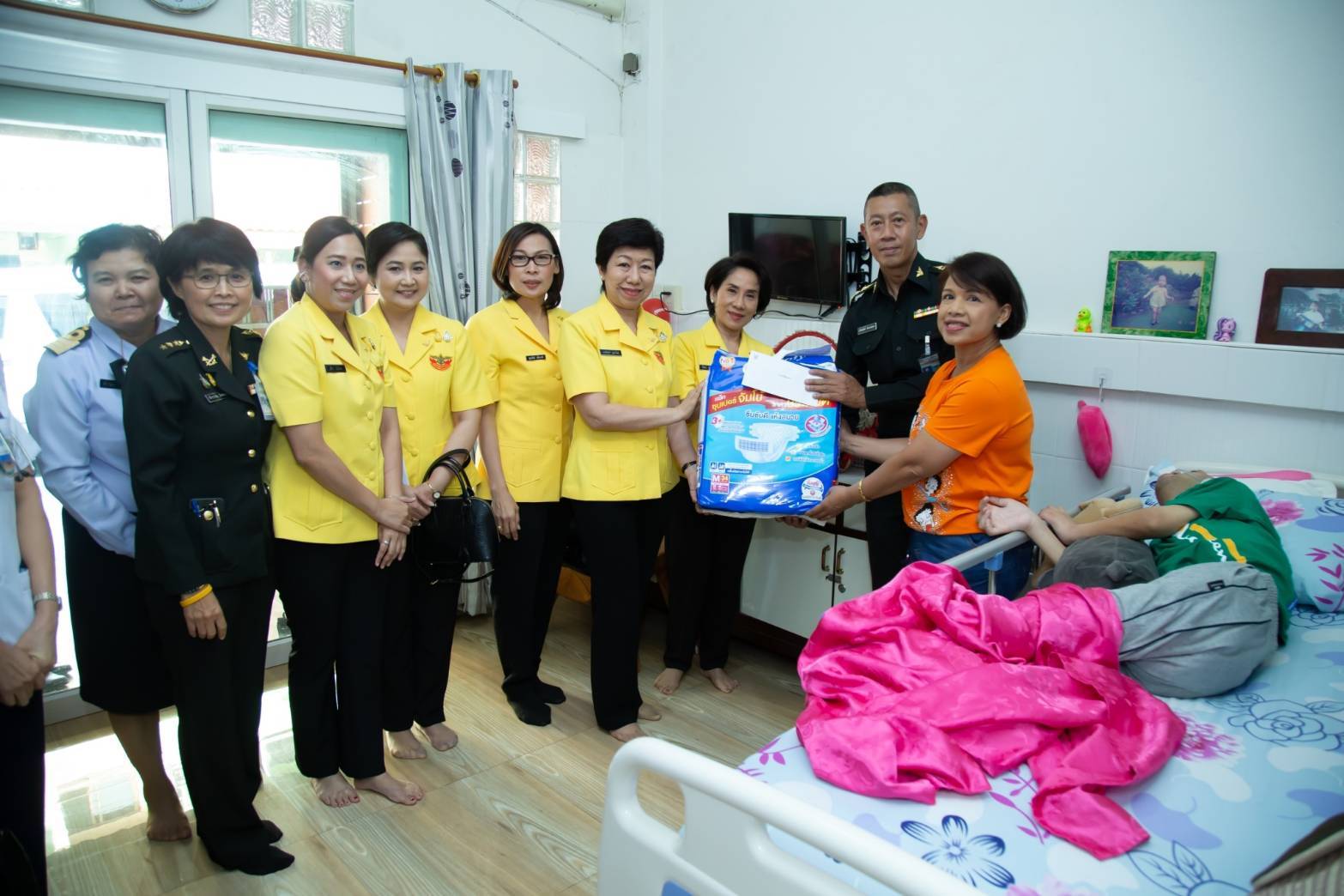 067 เมื่อที่ ๒๑ และวันที่ ๒๒ มกราคม ๒๕๖๓ พล.ต.หญิง จิรดา สร้างสมวงษ์ อุปนายกสมาคมภริยาฯ เป็นประธานในการติดตามเยี่ยมบุตรและคู่สมรสที่มีความต้องการพิเศษในพื้นที่กรุงเทพ-ปริมณฑล