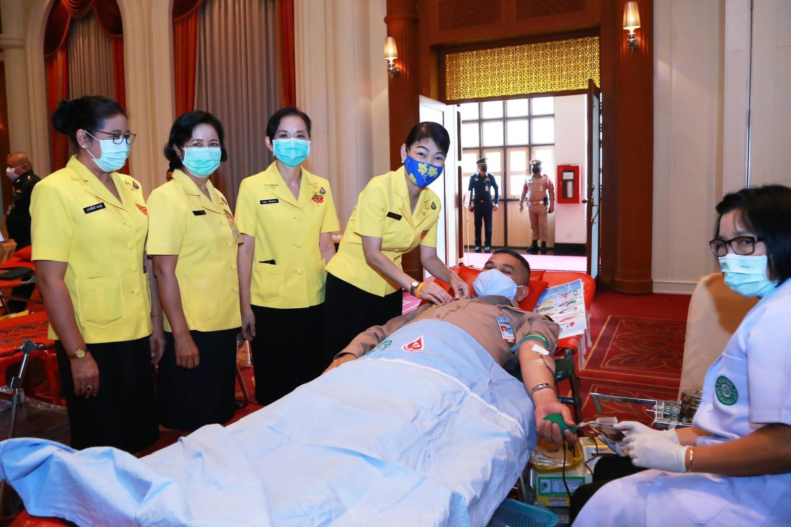081 เมื่อวันที่ ๒๐ มีนาคม ๒๕๖๓ นายกสมาคมภริยาฯ พร้อมด้วยคณะกรรมการฯ ร่วมกิจกรรมบริจาคโลหิต ถวายเป็นพระราชกุศล แด่พระบาทสมเด็จพระจุลจอมเกล้าเจ้าอยู่หัว ผู้ทรงพระราชทาน กำเนิดกระทรวงกลาโหม เนื่องในวันคล้ายวันสถาปนากระทรวงกลาโหม ประจำปี ๒๕๖๓ ครบ ๑๓๓ ปี (๘ เมษายน ๒๕๖๓) ณ ห้องพินิตประชานาถ ในศาลาว่าการกลาโหม กรุงเทพฯ