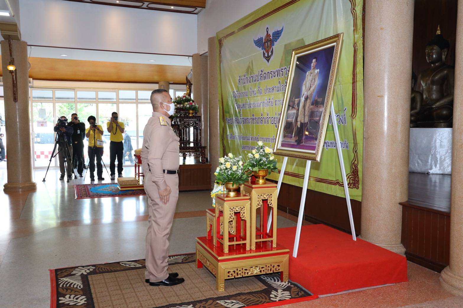 084 เมื่อวันที่ ๒๒ พฤษภาคม ๒๕๖๓ คุณรมิดา อินทรเจริญ นายกสมาคมภริยาข้าราชการสำนักงานปลัดกระทรวงกลาโหม