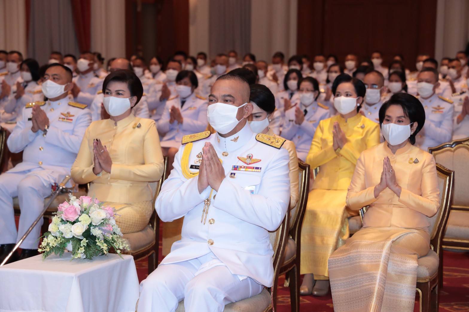 094 เมื่อวันศุกร์ที่ ๒๔ กรกฎาคม ๒๕๖๓ คุณรมิดา อินทรเจริญ นายกสมาคมภริยาข้าราชการสำนักงานปลัดกระทรวงกลาโหม พร้อมด้วยคณะกรรมการสมาคมฯ ร่วมพิธีถวายพระพรชัยมงคล