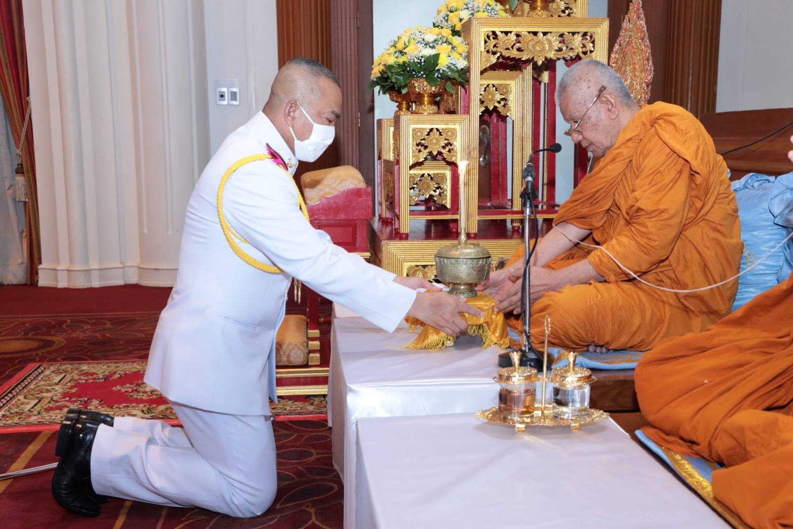 094 เมื่อวันศุกร์ที่ ๒๔ กรกฎาคม ๒๕๖๓ คุณรมิดา อินทรเจริญ นายกสมาคมภริยาข้าราชการสำนักงานปลัดกระทรวงกลาโหม พร้อมด้วยคณะกรรมการสมาคมฯ ร่วมพิธีถวายพระพรชัยมงคล