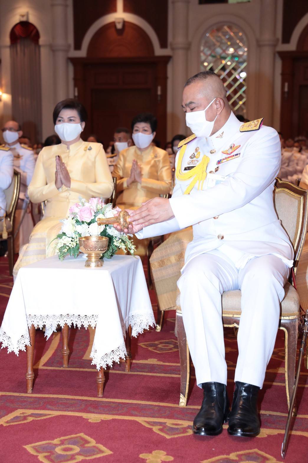 094 เมื่อวันศุกร์ที่ ๒๔ กรกฎาคม ๒๕๖๓ คุณรมิดา อินทรเจริญ นายกสมาคมภริยาข้าราชการสำนักงานปลัดกระทรวงกลาโหม พร้อมด้วยคณะกรรมการสมาคมฯ ร่วมพิธีถวายพระพรชัยมงคล