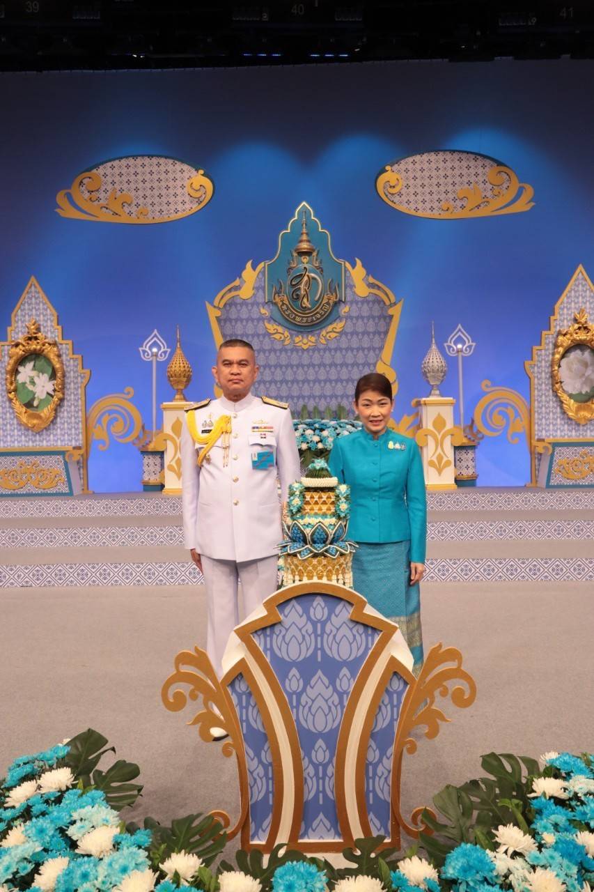 100 เมื่อวันอังคารที่ ๔ สิงหาคม ๒๕๖๓ พลเอก ณัฐ อินทรเจริญ ปลัดกระทรวงกลาโหม พร้อมด้วยคุณรมิดา อินทรเจริญ นายกสมาคมภริยาข้าราชการสำนักงานปลัดกระทรวงกลาโหม นำคณะนายทหารชั้นผู้ใหญ่พร้อมภริยา บันทึกเทปโทรทัศน์อาเศียรวาท ถวายพระพรชัยมงคล