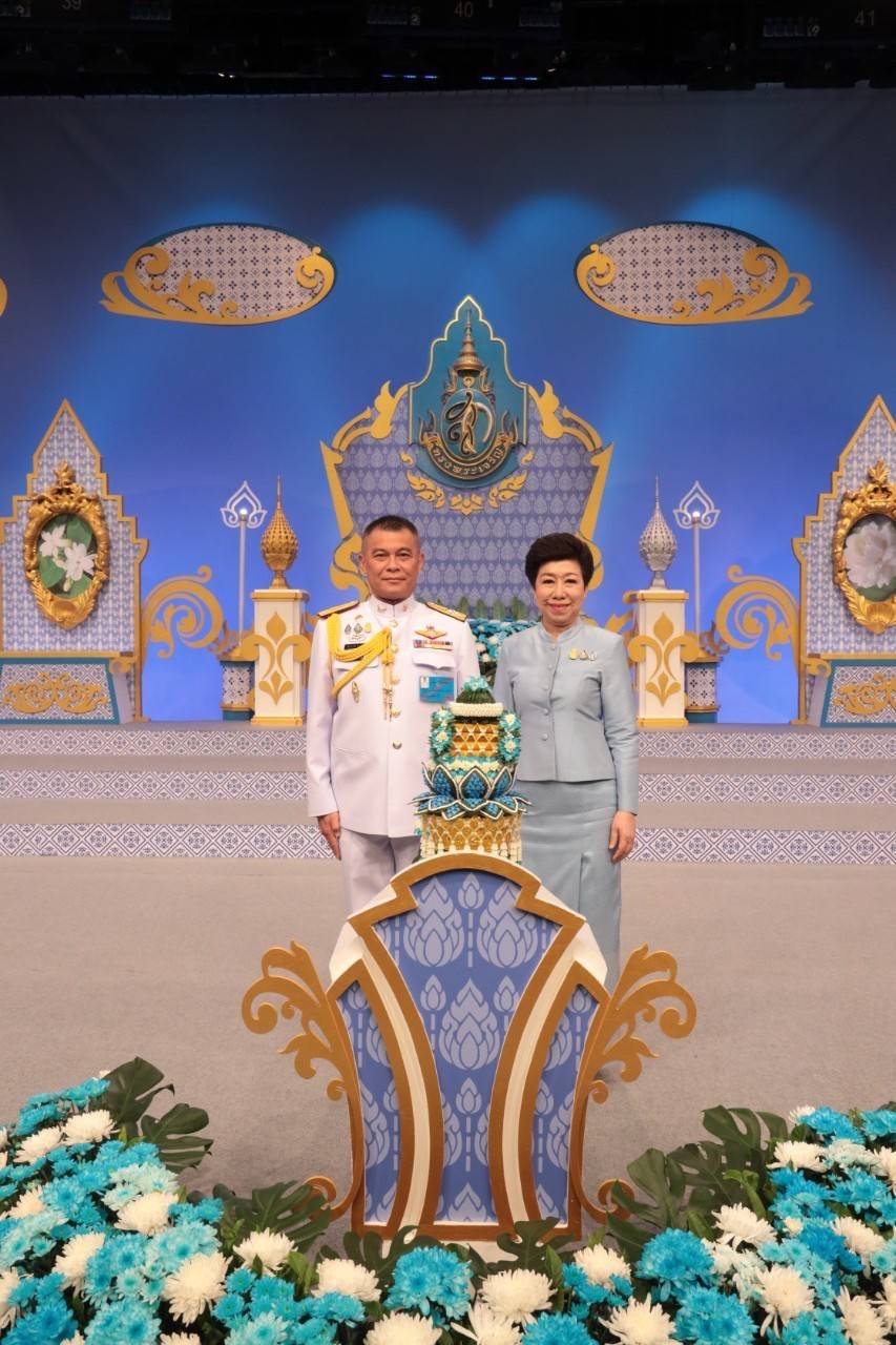 100 เมื่อวันอังคารที่ ๔ สิงหาคม ๒๕๖๓ พลเอก ณัฐ อินทรเจริญ ปลัดกระทรวงกลาโหม พร้อมด้วยคุณรมิดา อินทรเจริญ นายกสมาคมภริยาข้าราชการสำนักงานปลัดกระทรวงกลาโหม นำคณะนายทหารชั้นผู้ใหญ่พร้อมภริยา บันทึกเทปโทรทัศน์อาเศียรวาท ถวายพระพรชัยมงคล