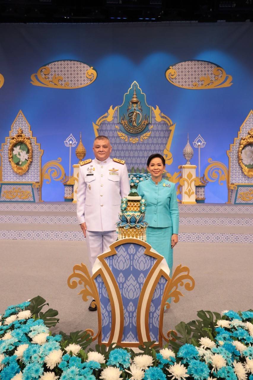 100 เมื่อวันอังคารที่ ๔ สิงหาคม ๒๕๖๓ พลเอก ณัฐ อินทรเจริญ ปลัดกระทรวงกลาโหม พร้อมด้วยคุณรมิดา อินทรเจริญ นายกสมาคมภริยาข้าราชการสำนักงานปลัดกระทรวงกลาโหม นำคณะนายทหารชั้นผู้ใหญ่พร้อมภริยา บันทึกเทปโทรทัศน์อาเศียรวาท ถวายพระพรชัยมงคล