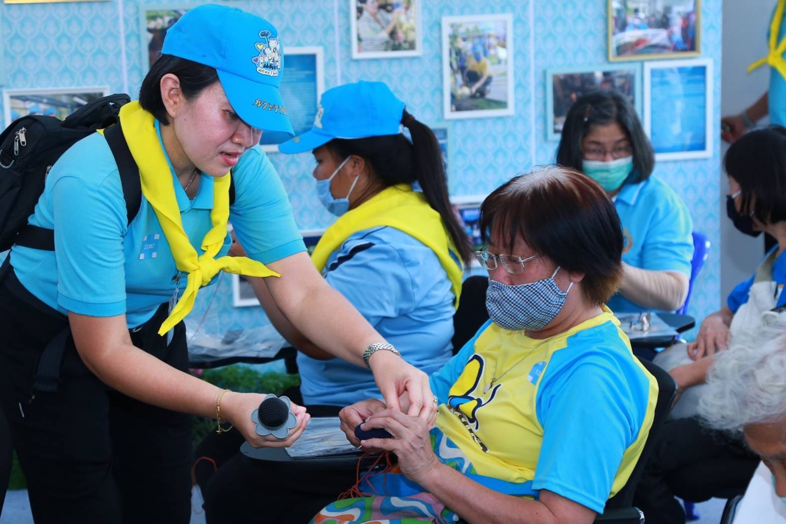 106 เมื่อวันพุธที่ ๑๒ สิงหาคม ๒๕๖๓ คุณรมิดา อินทรเจริญ นายกสมาคมภริยาข้าราชการสำนักงานปลัดกระทรวงกลาโหม พร้อมด้วยคณะกรรมการสมาคมฯ เยี่ยมชมกิจกรรมจิตอาสา "วันแม่แห่งชาติ ๑๒ สิงหาคม ๒๕๖๓
