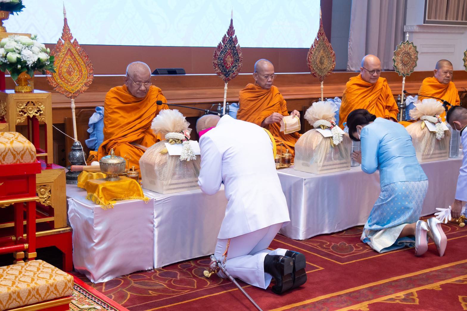 102 เมื่อวันจันทร์ที่ ๑๐ สิงหาคม ๒๕๖๓ คุณรมิดา อินทรเจริญ นายกสมาคมภริยาข้าราชการสำนักงานปลัดกระทรวงกลาโหม พร้อมด้วยคณะกรรมการสมาคมฯ