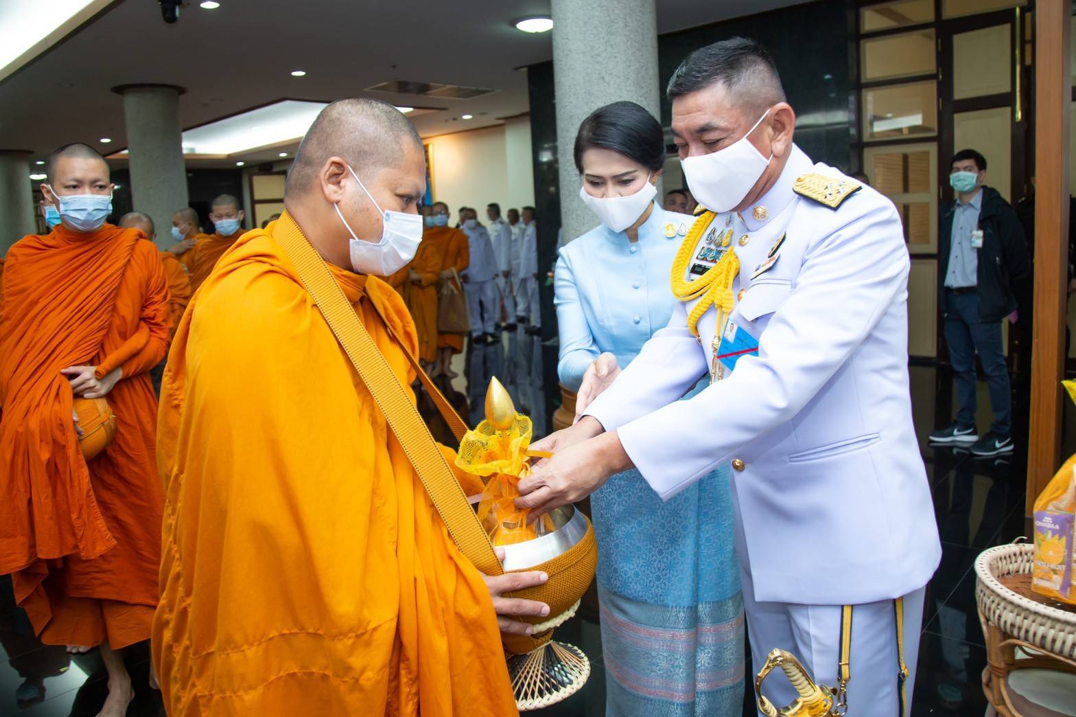 102 เมื่อวันจันทร์ที่ ๑๐ สิงหาคม ๒๕๖๓ คุณรมิดา อินทรเจริญ นายกสมาคมภริยาข้าราชการสำนักงานปลัดกระทรวงกลาโหม พร้อมด้วยคณะกรรมการสมาคมฯ