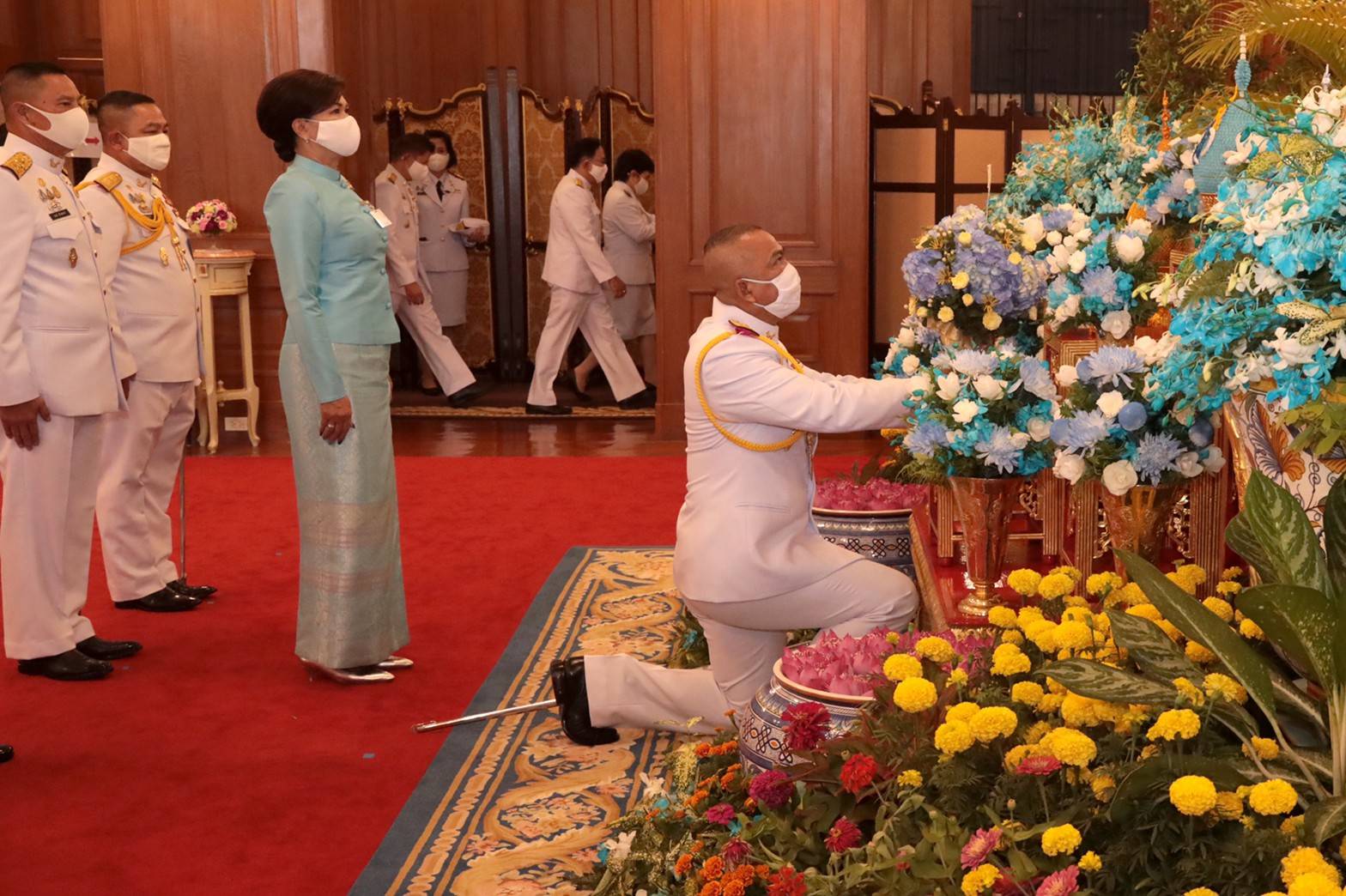 103 เมื่อวันพุธที่ ๑๒ สิงหาคม ๒๕๖๓ พลเอก ณัฐ อินทรเจริญ ปลัดกระทรวงกลาโหม และคุณรมิดา อินทรเจริญ นายกสมาคมภริยาข้าราชการสำนักงานปลัดกระทรวงกลาโหม ร่วมพิธีทำบุญตักบาตร