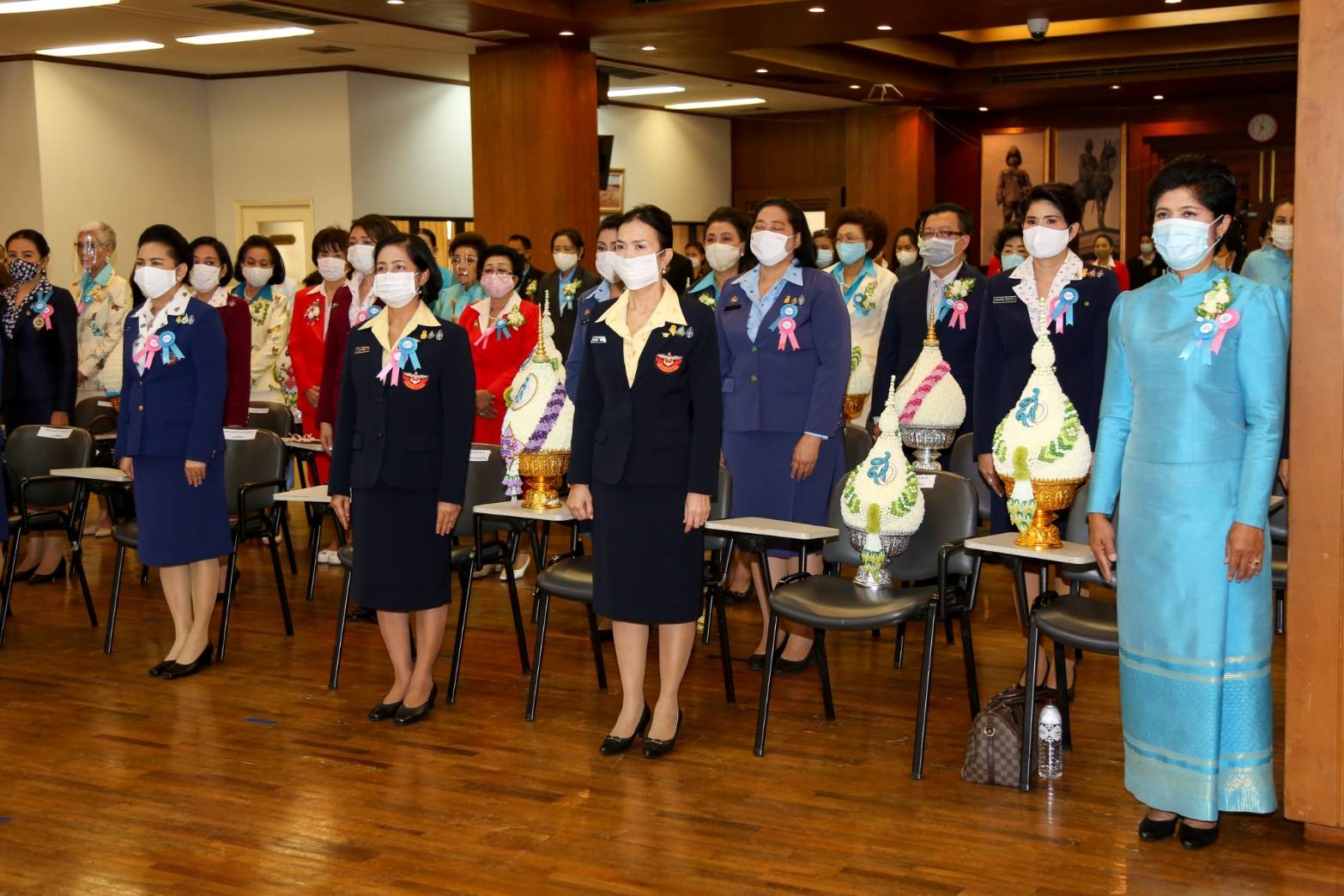 105 เมื่อวันพุธที่ ๑๒ สิงหาคม ๒๕๖๓ น.อ.หญิงเบญจวรรณ บุนนาค เป็นผู้แทนนายกสมาคมภริยาข้าราชการสำนักงานปลัดกระทรวงกลาโหม พร้อมด้วยคณะกรรมการสมาคมฯร่วมกิจกรรมวางพานพุ่มถวายเครื่องราชสักการะ