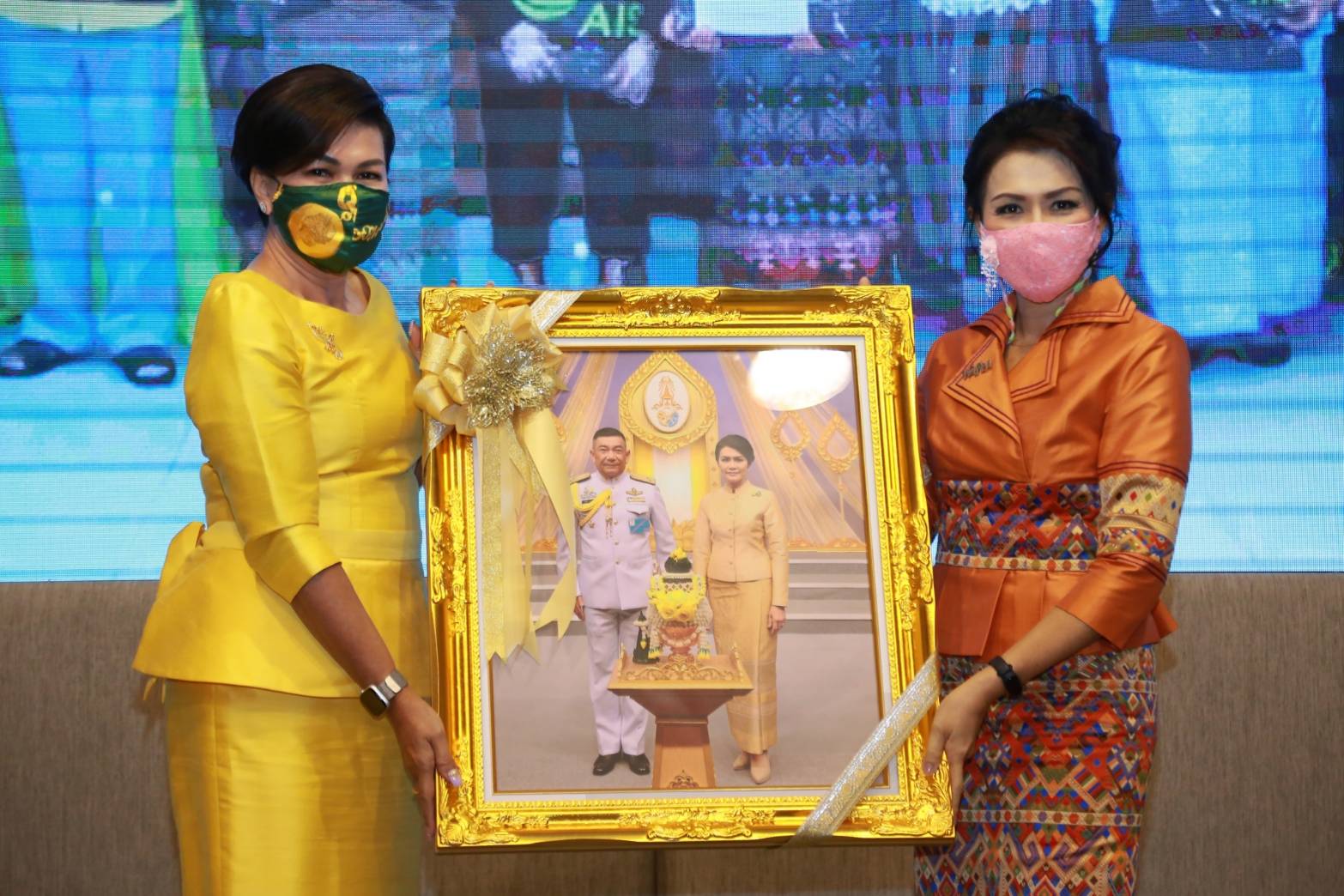 110 เมื่อวันพฤหัสบดีที่ ๑๐ กันยายน ๒๕๖๓ คุณรมิดา อินทรเจริญ นายกสมาคมภริยาข้าราชการสำนักงานปลัดกระทรวงกลาโหม เป็นประธานการประชุมปิดปีงบประมาณ ๒๕๖๓