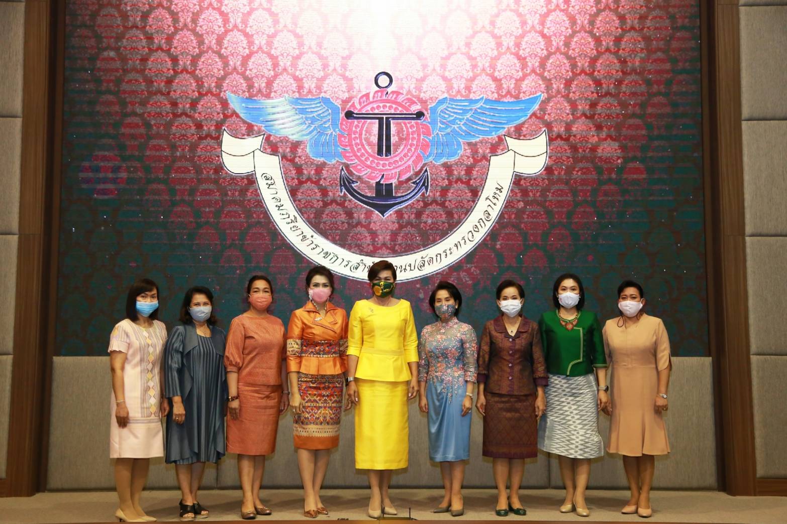110 เมื่อวันพฤหัสบดีที่ ๑๐ กันยายน ๒๕๖๓ คุณรมิดา อินทรเจริญ นายกสมาคมภริยาข้าราชการสำนักงานปลัดกระทรวงกลาโหม เป็นประธานการประชุมปิดปีงบประมาณ ๒๕๖๓