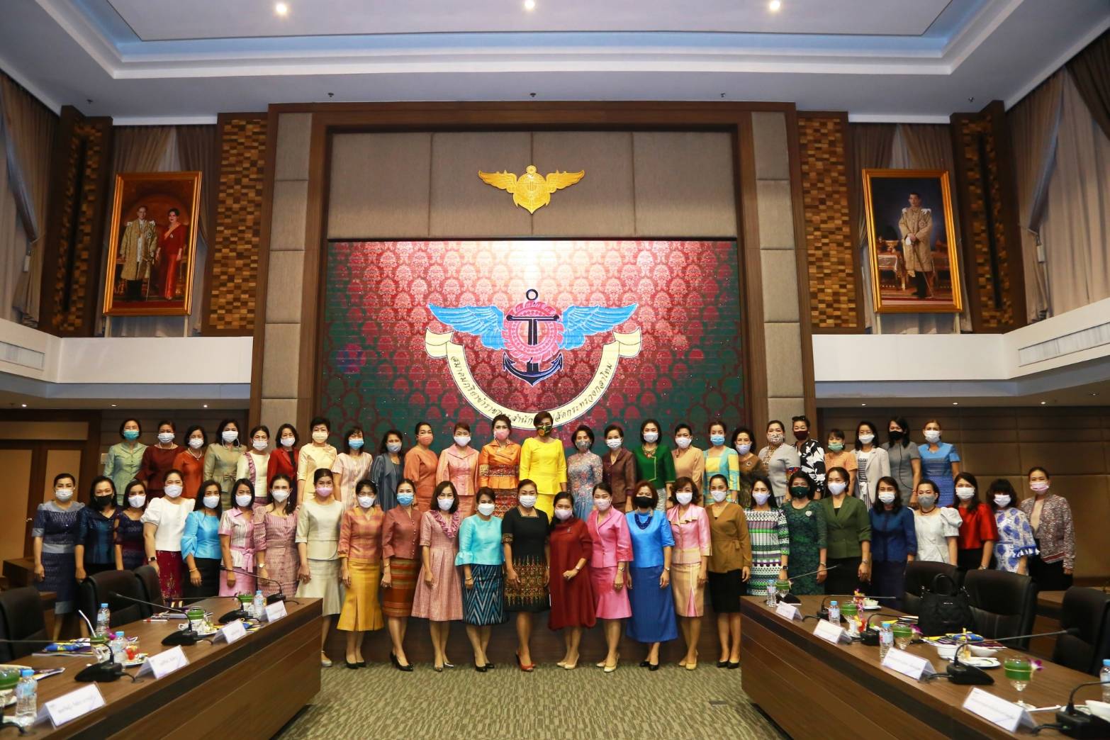 110 เมื่อวันพฤหัสบดีที่ ๑๐ กันยายน ๒๕๖๓ คุณรมิดา อินทรเจริญ นายกสมาคมภริยาข้าราชการสำนักงานปลัดกระทรวงกลาโหม เป็นประธานการประชุมปิดปีงบประมาณ ๒๕๖๓