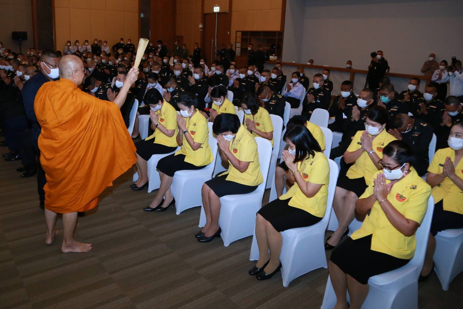 111 เมื่อวันศุกร์ที่ ๑๑ กันยายน ๒๕๖๓ คุณรมิดา อินทรเจริญ นายกสมาคมภริยาข้าราชการสำนักงานปลัดกระทรวงกลาโหม พร้อมด้วยคณะกรรมการสมาคมฯ