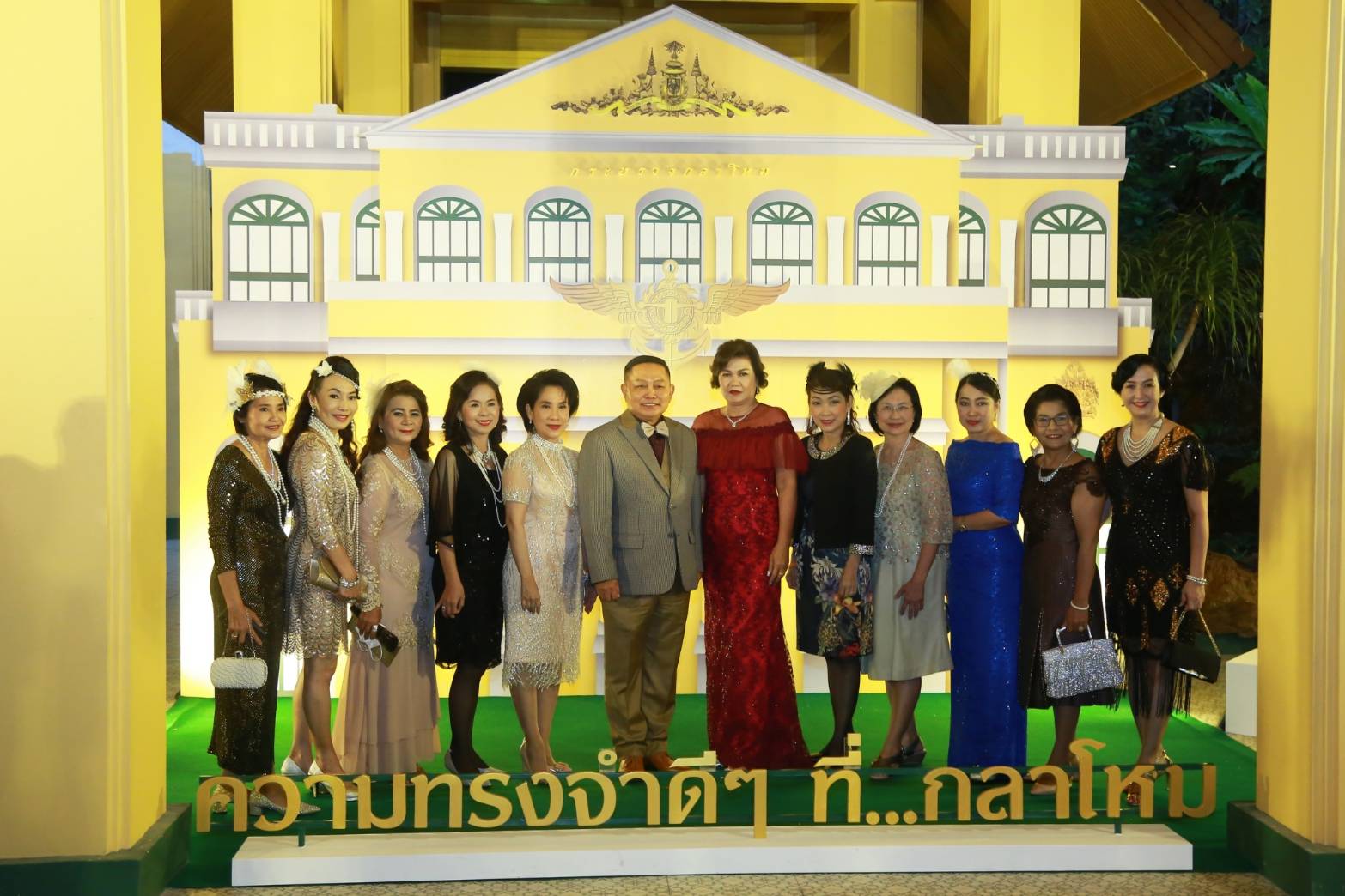 117 เมื่อวันจันทร์ที่ ๒๘ กันยายน ๒๕๖๓ คุณรมิดา อินทรเจริญ นายกสมาคมภริยาข้าราชการสำนักงานปลัดกระทรวงกลาโหม พร้อมด้วยคณะกรรมการสมาคมฯ ร่วมงานเลี้ยงรับรองเทิดเกียรติ นายทหารชั้นนายพลที่เกษียณอายุราชการ
