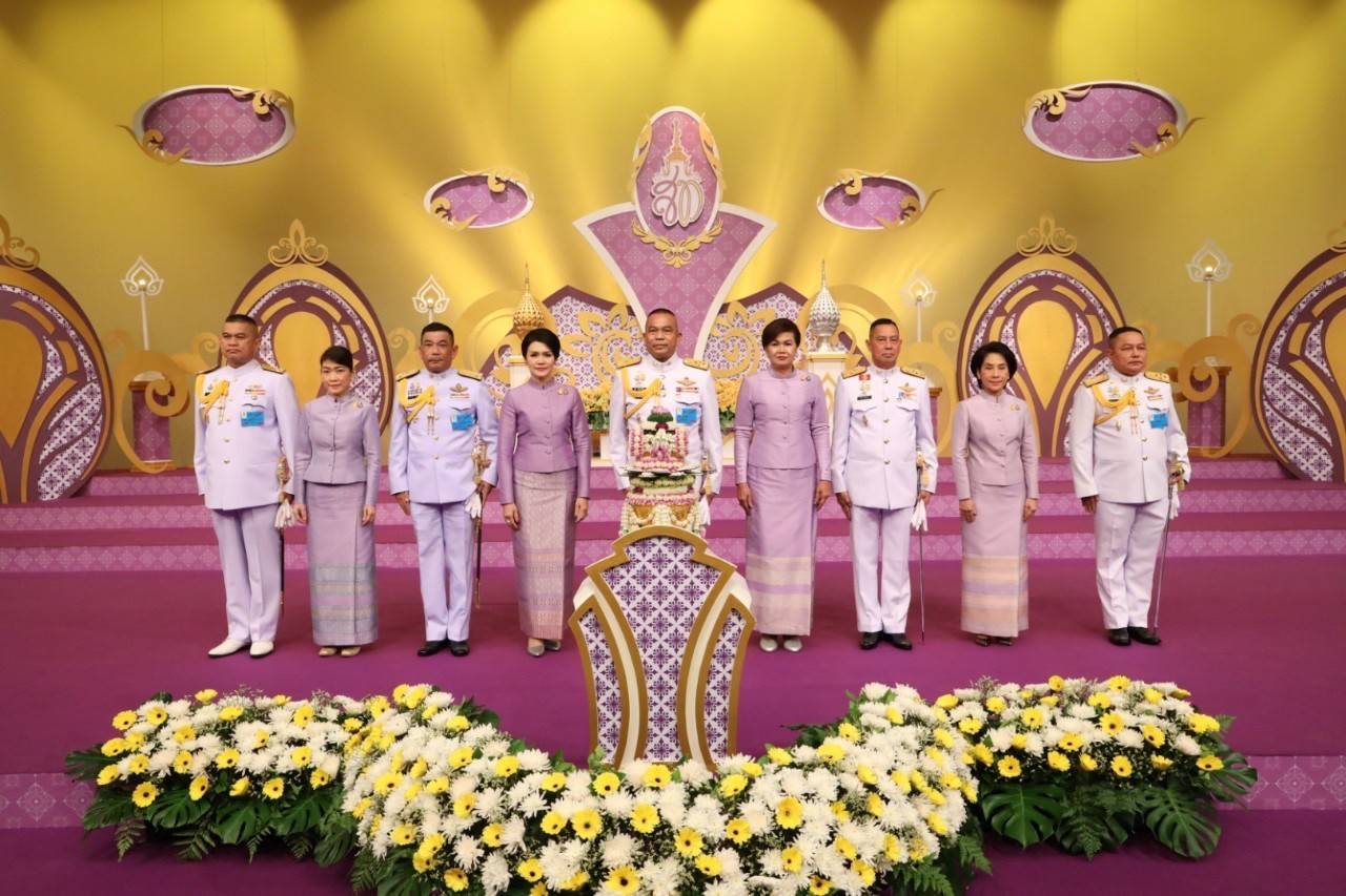 085 เมื่อวันที่ ๒๖ พฤษภาคม ๒๕๖๓ พลเอก ณัฐ อินทรเจริญ ปลัดกระทรวงกลาโหม พร้อมด้วยคุณรมิดา อินทรเจริญ นายกสมาคมภริยาฯ นำคณะนายทหารชั้นผู้ใหญ่พร้อมภริยา บันทึกเทปโทรทัศน์อาเศียรวาท ถวายพระพรชัยมงคล