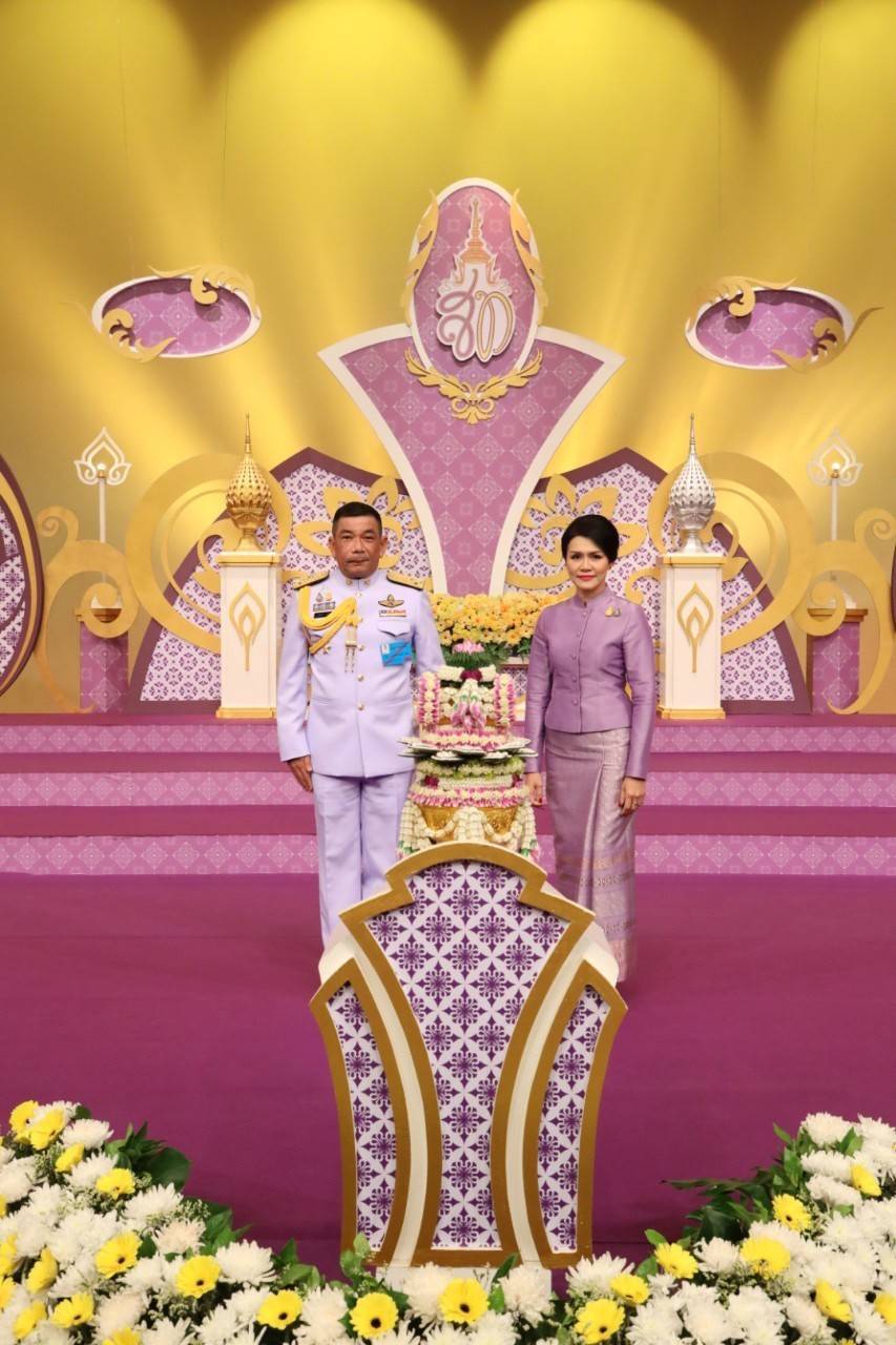 085 เมื่อวันที่ ๒๖ พฤษภาคม ๒๕๖๓ พลเอก ณัฐ อินทรเจริญ ปลัดกระทรวงกลาโหม พร้อมด้วยคุณรมิดา อินทรเจริญ นายกสมาคมภริยาฯ นำคณะนายทหารชั้นผู้ใหญ่พร้อมภริยา บันทึกเทปโทรทัศน์อาเศียรวาท ถวายพระพรชัยมงคล