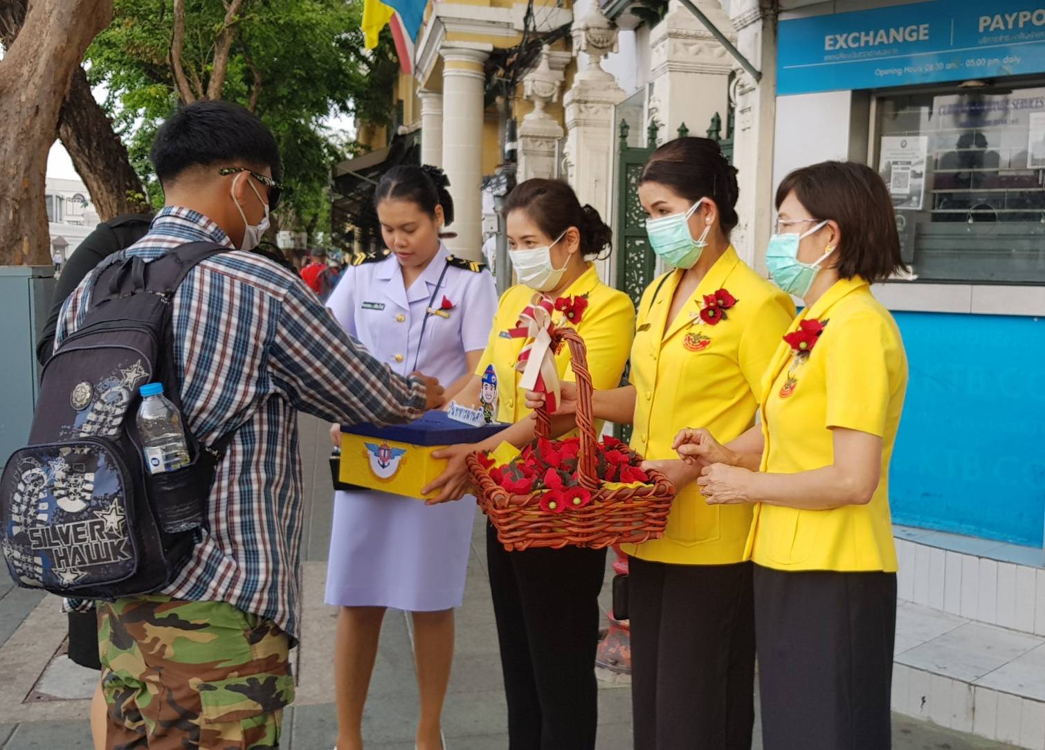 ๐๕๐ เมื่อวันที่ ๑ กุมภาพันธ์ ๒๕๖๒ สมาคมภริยาฯ จัดกิจกรรมจำหน่ายดอกป๊อปปี้ ภายในศาลาว่าการกลาโหม และแหล่งชุมชนโดยรอบ เพื่อนำรายได้ไปมอบให้มูลนิธิสงเคราะห์ครอบครัวทหารผ่านศึก นำไปช่วยเหลือทหารผ่านศึกและครอบครัวตลอดจนสาธารณกุศลต่างๆ