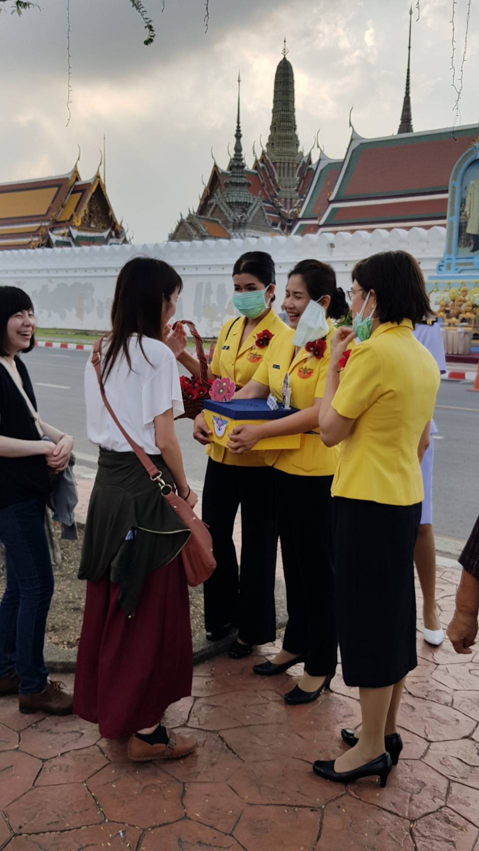 ๐๕๐ เมื่อวันที่ ๑ กุมภาพันธ์ ๒๕๖๒ สมาคมภริยาฯ จัดกิจกรรมจำหน่ายดอกป๊อปปี้ ภายในศาลาว่าการกลาโหม และแหล่งชุมชนโดยรอบ เพื่อนำรายได้ไปมอบให้มูลนิธิสงเคราะห์ครอบครัวทหารผ่านศึก นำไปช่วยเหลือทหารผ่านศึกและครอบครัวตลอดจนสาธารณกุศลต่างๆ