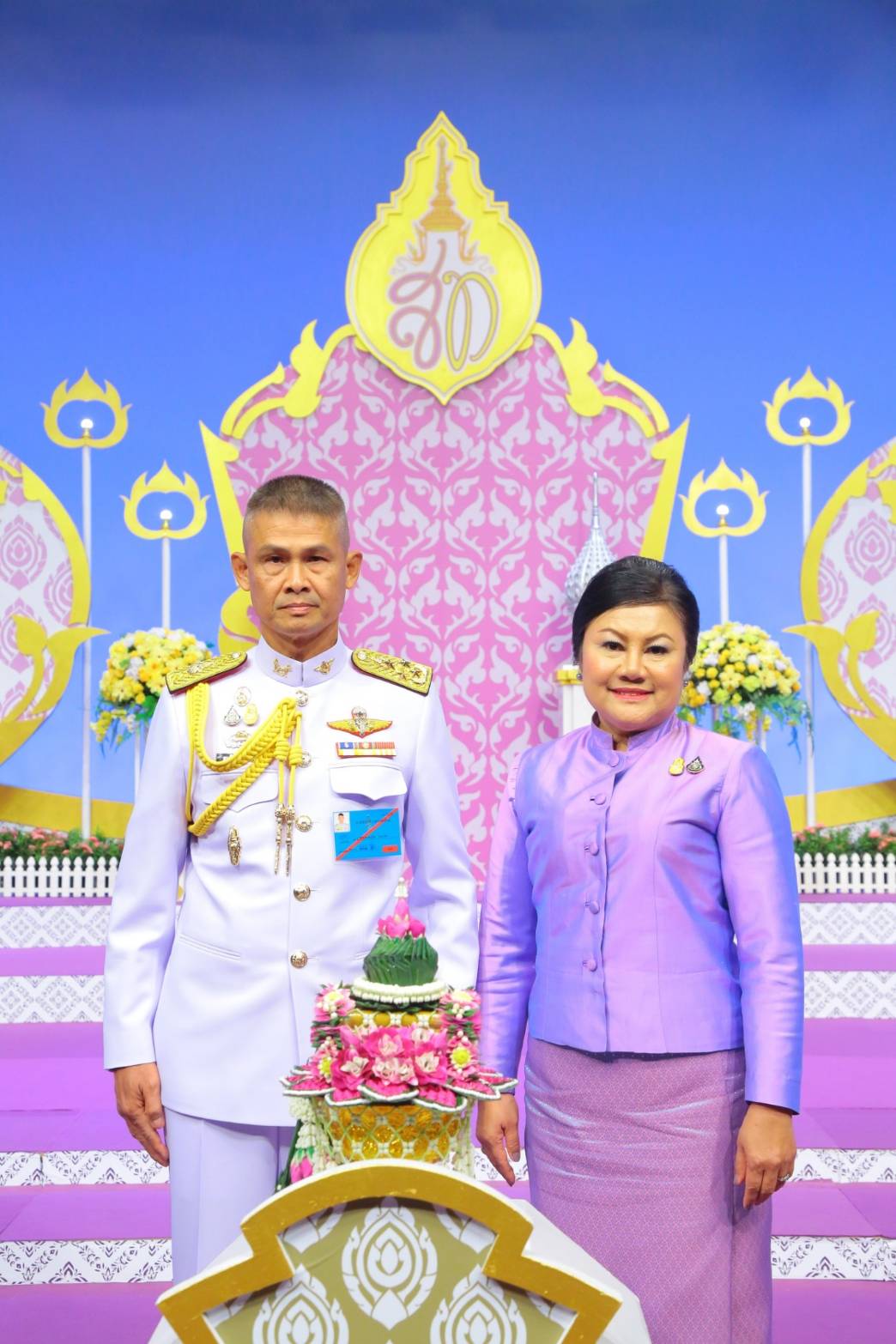 ๐๘๒ เมื่อวันที่ ๒๘ พฤษภาคม ๒๕๖๒ พล.อ.ณัฐ อินทรเจริญ ปลัดกระทรวงกลาโหม พร้อมด้วยคุณรมิดา อินทรเจริญ นายกสมาคมภริยาฯ นำคณะนายทหารชั้นผู้ใหญ่พร้อมภริยา บันทึกเทปโทรทัศน์อาเศียรวาท ถวายพระพรชัยมงคล เนื่องในโอกาสมหามงคลเฉลิมพระชนมพรรษา สมเด็จพระนางเจ้าฯ พระบรมราชินี ณ สถานีวิทยุโทรทัศน์แห่งประเทศไทย (สสท.) ถ.วิภาวดี-รังสิต กรุงเทพฯ