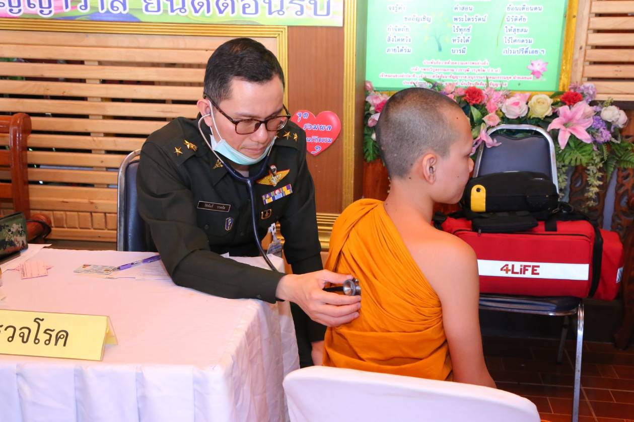๐๒๖ เมื่อวันที่ ๒๘ พฤศจิกายน ๒๕๖๑ นายกสมาคมภริยาฯ พร้อมด้วย คณะกรรมการฯ ร่วมกิจกรรมบริบาลพระภิกษุสงฆ์ เพื่อถวายเป็นพระราชกุศลแด่ พระบาทสมเด็จพระปรมินทรมหาภูมิพลอดุลยเดช บรมนาถบพิตร ณ วัดสัมมาชัญญาวาส เขตคลองสามวา กทม.
