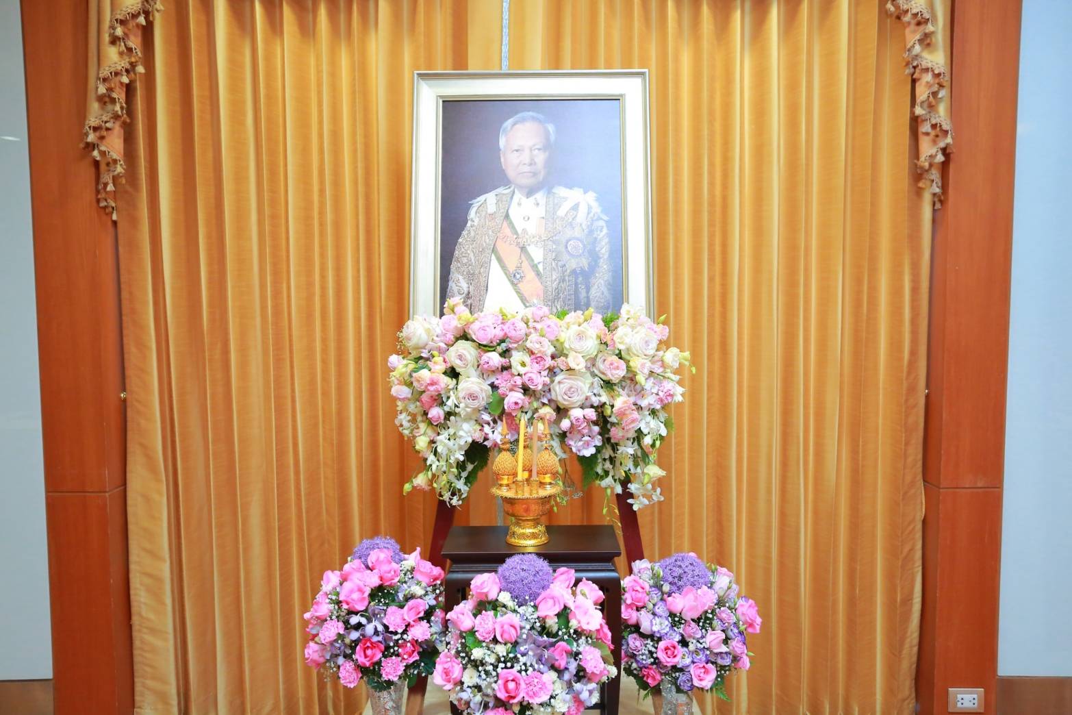 ๐๘๔ เมื่อวันที่ ๓๑ พฤษภาคม ๒๕๖๒ คุณรมิดา อินทรเจริญ นายกสมาคมภริยาฯ นำคณะกรรมการสมาคมฯ ลงนาม...