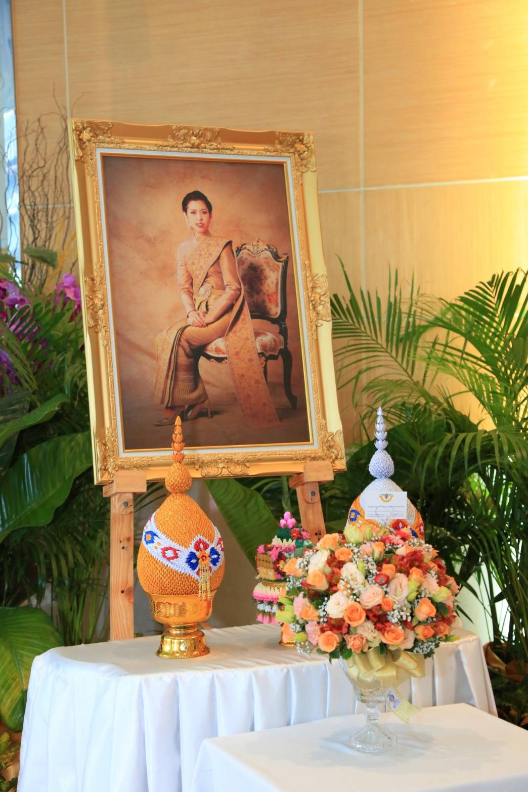 ๐๖๖ เมื่อวันที่ ๑๙ มีนาคม ๒๕๖๒ นายกสมาคมภริยาฯ พร้อมด้วยคณะกรรมการฯ ร่วมลงนามถวายพระพรชัยมงคล...
