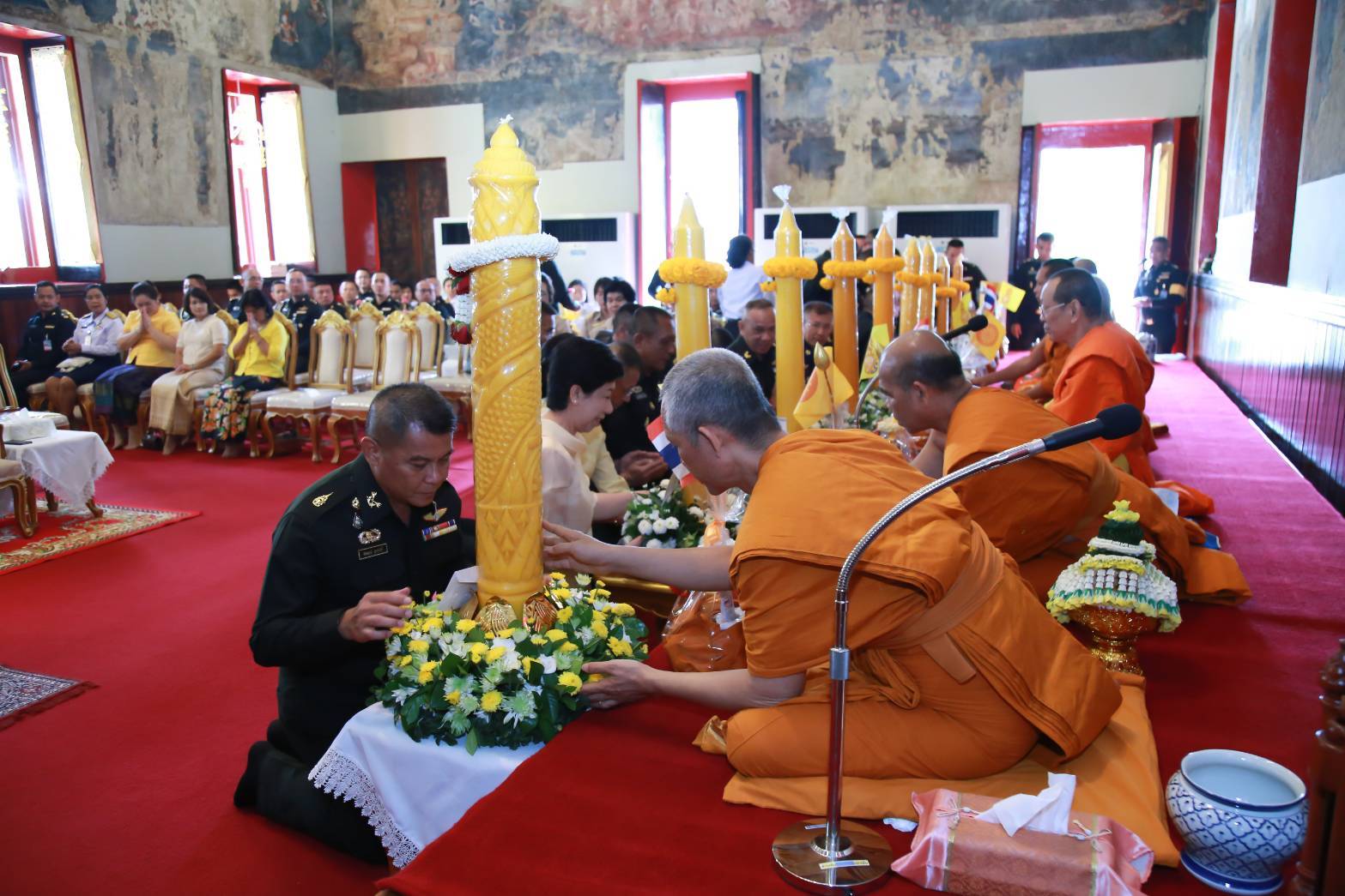 ๐๙๕ เมื่อวันที่ ๑๕ กรกฎาคม ๒๕๖๒ คุณนวลจันทร์ พูนสวัสดิ์ เป็นผู้แทนนายกสมาคมภริยาฯ พร้อมด้วยคณะกรรมการสมาคมฯ ร่วมกิจกรรมส่งเสริมคุณธรรม จริยธรรม เนื่องในเทศกาลอาสาฬหบูชาและเขัาพรรษา ประจำปี ๒๕๖๒ ณ วัดชิโนรสาราม วรวิหาร เขตบางกอกน้อย กรุงเทพฯ