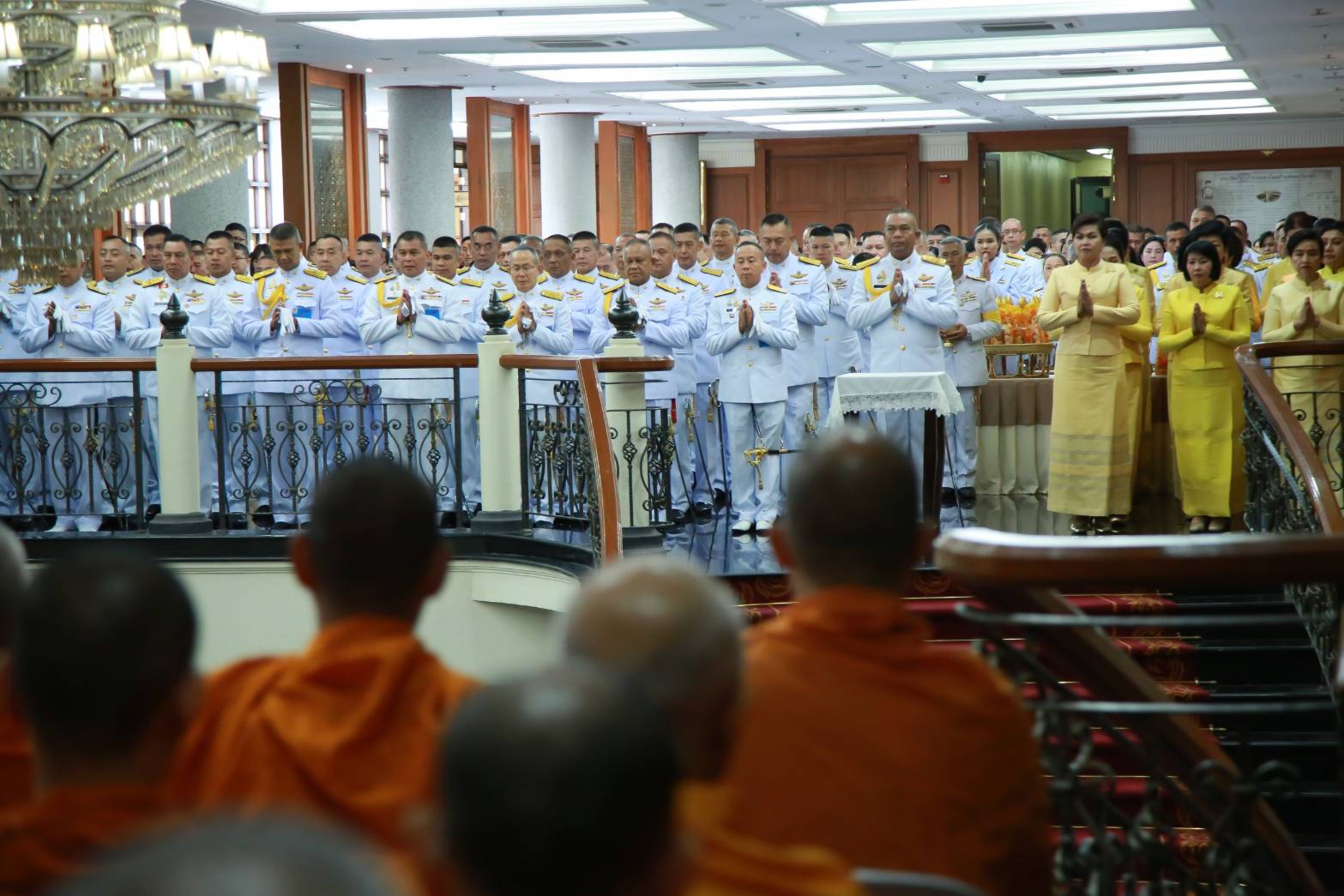 ๐๙๙ เมื่อวันที่ ๒๗ กรกฎาคม ๒๕๖๒ นายกสมาคมภริยาฯ พร้อมด้วยคณะกรรมการ ฯ ร่วมกิจกรรมเฉลิมพระเกียรติ พิธีเจริญพระพุทธมนต์ถวายพระพรชัยมงคล พิธีทำบุญตักบาตรพระสงฆ์และสามเณร ถวายพระราชกุศล และพิธีลงนามถวายพระพรชัยมงคล เนื่องใน วันเฉลิมพระชนมพรรษา พระบาทสมเด็จพระวชิรเกล้าเจ้าอยู่หัว ๖๗ พรรษา ๒๘ กรกฎาคม ในวันเสาร์ที่ ๒๗ กรกฎาคม ๒๕๖๒ ณ ห้องพินิตประชานาถ ในศาลาว่าการกลาโหม