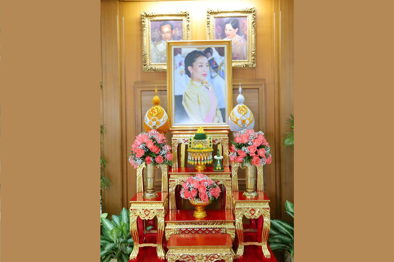 ๐๓๐ เมื่อวันศุกร์ที่ ๗ ธันวาคม ๒๕๖๑ คุณทิชา วรวรรณปรีชา เป็นผู้แทนนายกสมาคมภริยาฯ พร้อมด้วยคณะก...