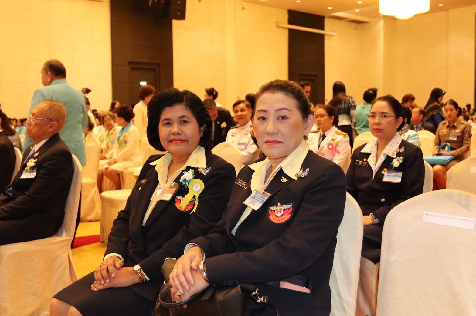 ๑๑๑ เมื่อวันที่ ๑๒ สิงหาคม ๒๕๖๒ คุณลออตา สายเพ็ชร และคุณอรอนงค์ นุชเกษม เป็นผู้แทนนายกสมาคมภริยาฯ ร่วมรับเสด็จสมเด็จพระเจ้าลูกเธอ เจ้าฟ้าพัชรกิติยาภา นเรนทิราเทพยวดี กรมหลวงราชสาริณีสิริพัชร มหาวัชรราชธิดา เสด็จแทนพระองค์ ทรงเปิดงานวันแม่แห่งชาติ ประจำปี ๒๕๖๒ ณ ห้องประชุมวายุภักษ์ชั้น ๔ โรงแรมเซ็นทราศูนย์ราชการและคอนเวนชั่นเซ็นเตอร์ แจ้งวัฒนะ