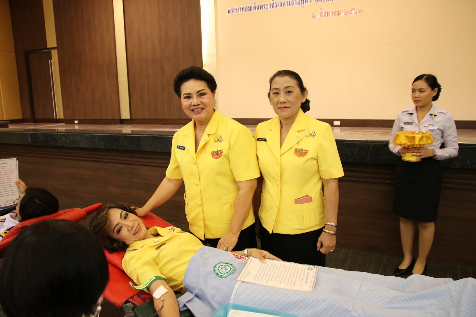 ๑๐๓ เมื่อวันศุกร์ที่ ๒ สิงหาคม ๒๕๖๒ คุณธนพร พฤกษาไพรบูลย์ เป็นผู้แทนนายกสมาคมภริยาฯ พร้อมด้วยคณะกรรมการฯ ร่วมกิจกรรมบริจาคโลหิตถวายเป็นพระราชกุศล เนื่องในโอกาสวันเฉลิมพระชนมพรรษา พระบาทสมเด็จพระวชิรเกล้าเจ้าอยู่หัว และพระบรมราชชนนีพันปีหลวง ประจำปี ๒๕๖๒