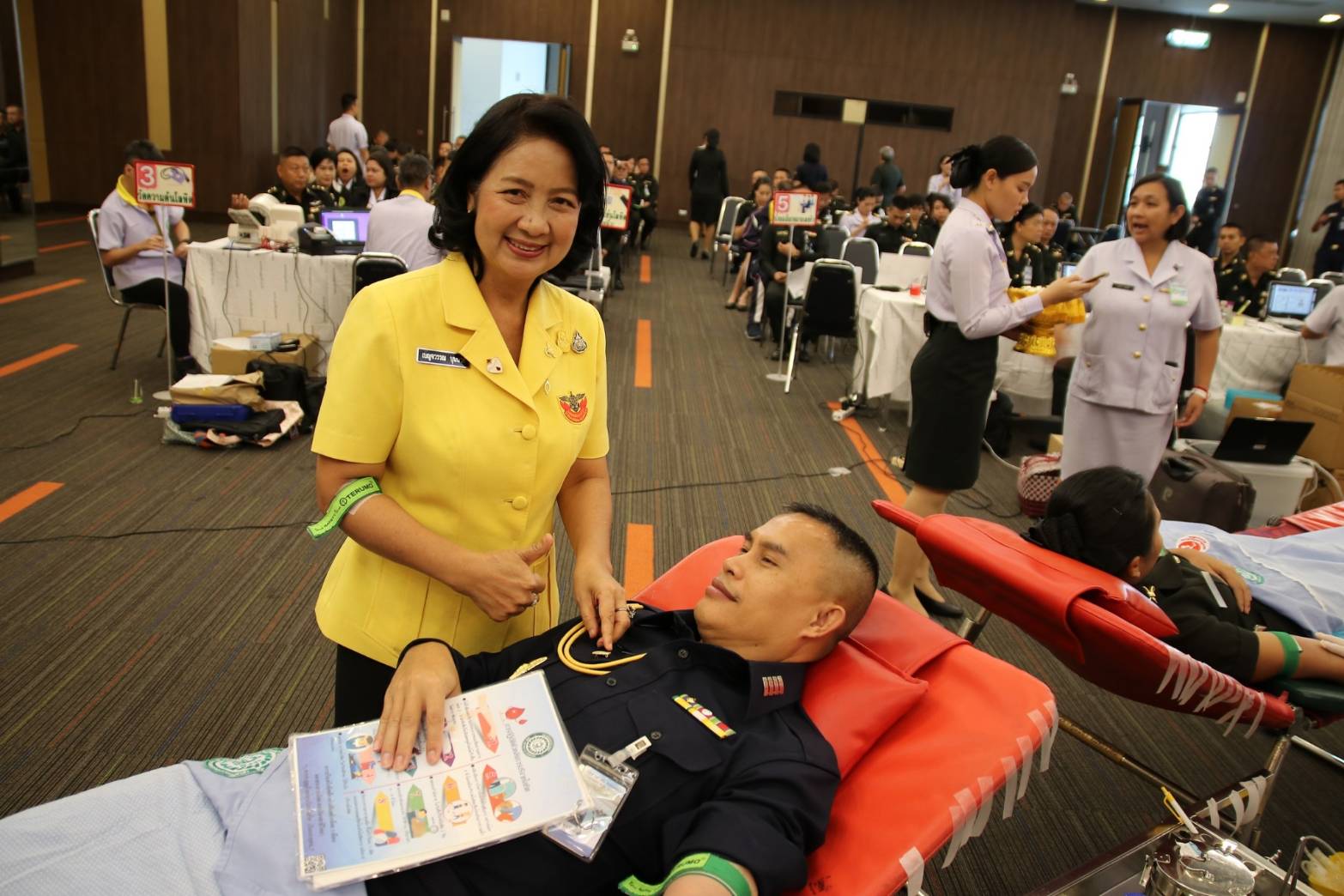 ๑๐๓ เมื่อวันศุกร์ที่ ๒ สิงหาคม ๒๕๖๒ คุณธนพร พฤกษาไพรบูลย์ เป็นผู้แทนนายกสมาคมภริยาฯ พร้อมด้วยคณะกรรมการฯ ร่วมกิจกรรมบริจาคโลหิตถวายเป็นพระราชกุศล เนื่องในโอกาสวันเฉลิมพระชนมพรรษา พระบาทสมเด็จพระวชิรเกล้าเจ้าอยู่หัว และพระบรมราชชนนีพันปีหลวง ประจำปี ๒๕๖๒