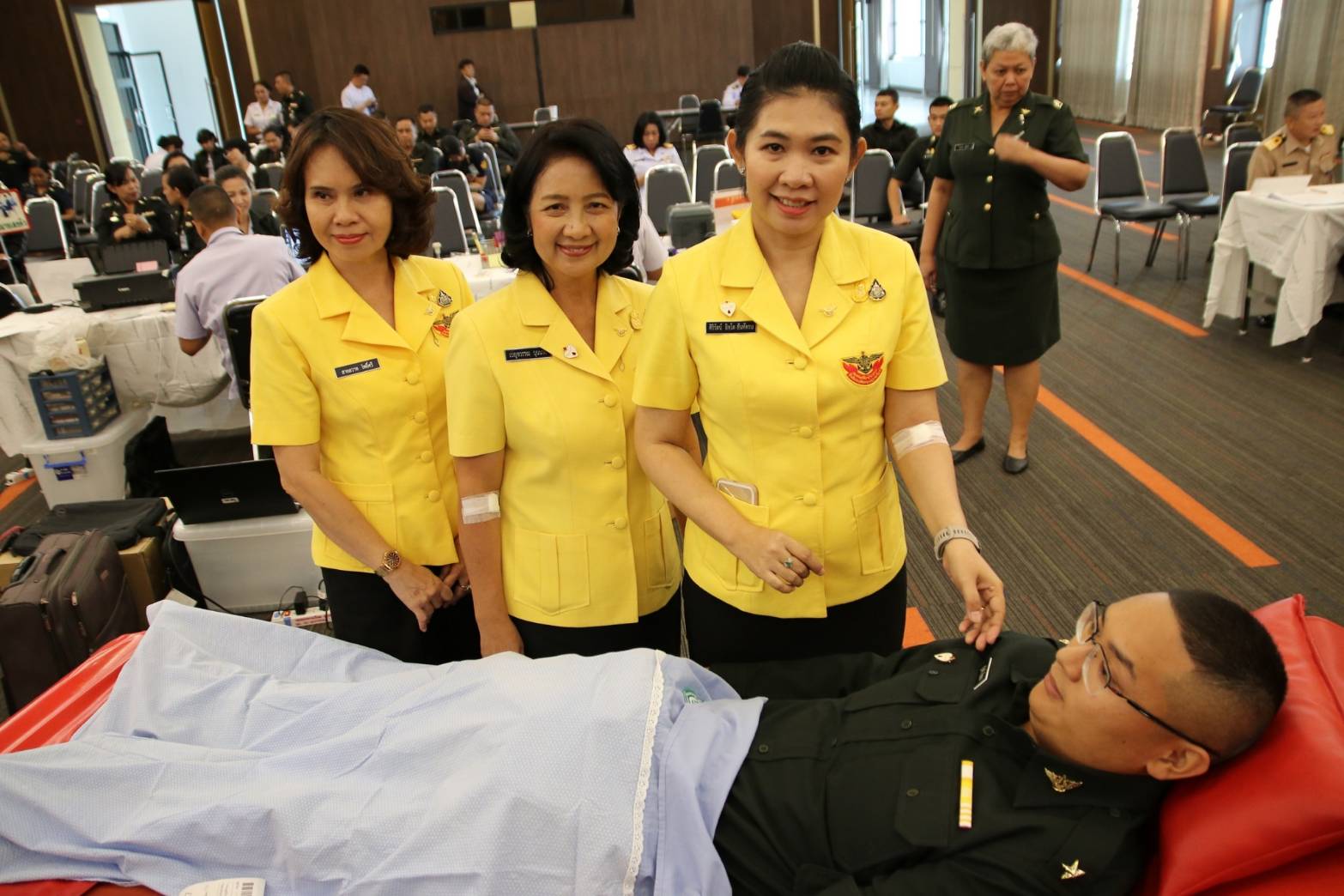 ๑๐๓ เมื่อวันศุกร์ที่ ๒ สิงหาคม ๒๕๖๒ คุณธนพร พฤกษาไพรบูลย์ เป็นผู้แทนนายกสมาคมภริยาฯ พร้อมด้วยคณะกรรมการฯ ร่วมกิจกรรมบริจาคโลหิตถวายเป็นพระราชกุศล เนื่องในโอกาสวันเฉลิมพระชนมพรรษา พระบาทสมเด็จพระวชิรเกล้าเจ้าอยู่หัว และพระบรมราชชนนีพันปีหลวง ประจำปี ๒๕๖๒
