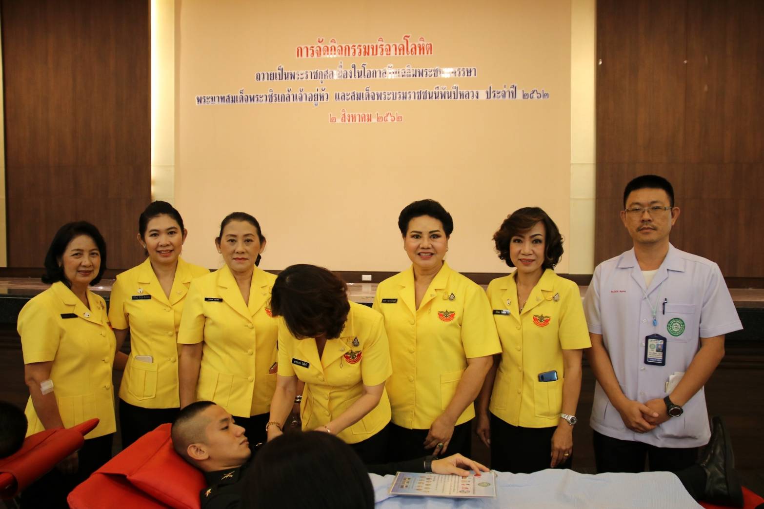 ๑๐๓ เมื่อวันศุกร์ที่ ๒ สิงหาคม ๒๕๖๒ คุณธนพร พฤกษาไพรบูลย์ เป็นผู้แทนนายกสมาคมภริยาฯ พร้อมด้วยคณะกรรมการฯ ร่วมกิจกรรมบริจาคโลหิตถวายเป็นพระราชกุศล เนื่องในโอกาสวันเฉลิมพระชนมพรรษา พระบาทสมเด็จพระวชิรเกล้าเจ้าอยู่หัว และพระบรมราชชนนีพันปีหลวง ประจำปี ๒๕๖๒