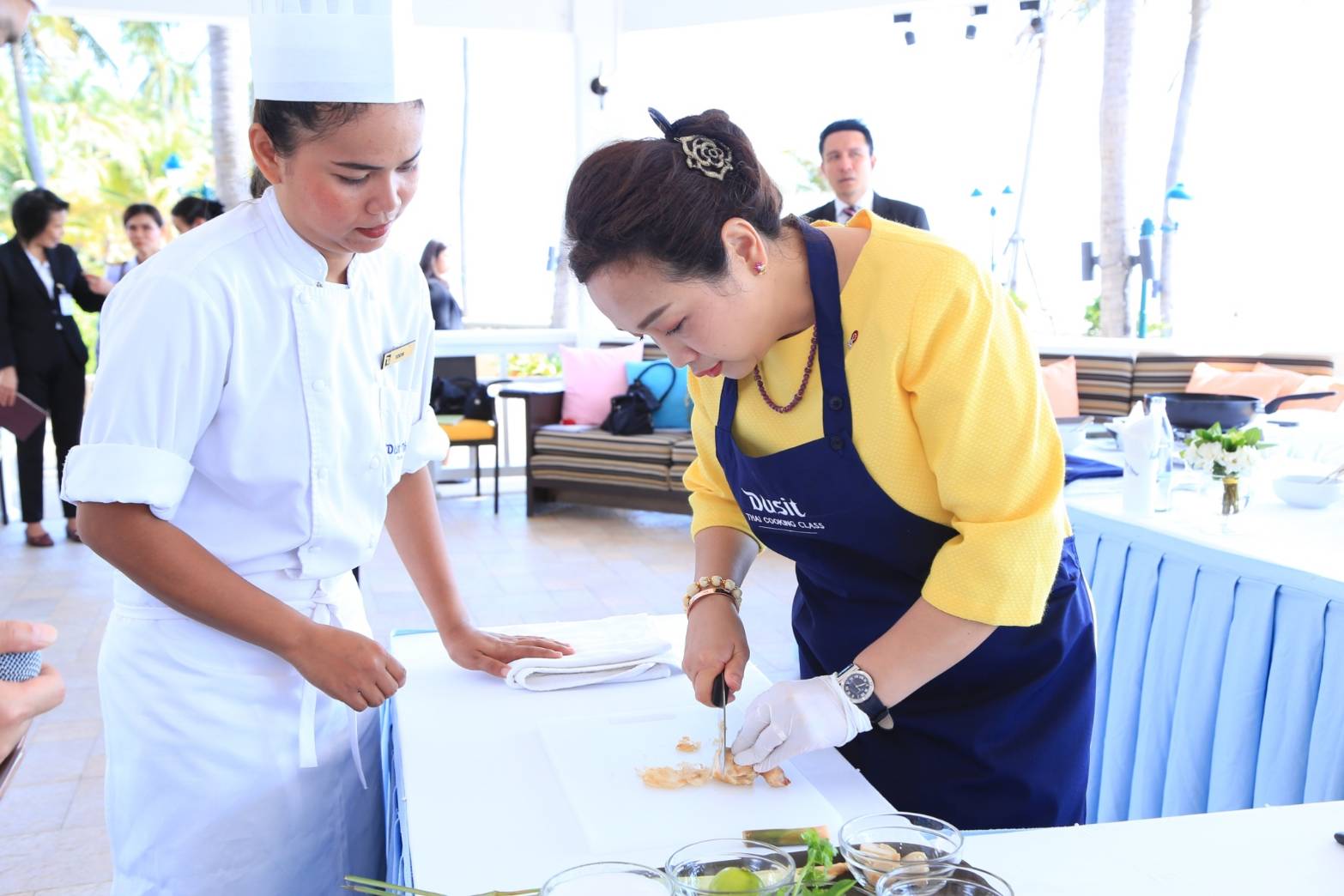 ๐๖๗ เมื่อวันที่ ๒ - ๕ เมษายน ๒๕๖๒ นายกสมาคมภริยาฯ พร้อมด้วยคณะกรรมการฯ ให้การต้อนรับคณะภริยาปลัดกระทรวงกลาโหมกลุ่มประเทศอาเซียนและประเทศคู่เจรจา ที่มาร่วมงาน ASEAN Defence Senior Officials' Meeting and ASEAN Defence Senior Officials' Meeting-Plus ณ โรงแรมดุสิตธานี หัวหิน อ.ชะอำ จ.เพชรบุรี