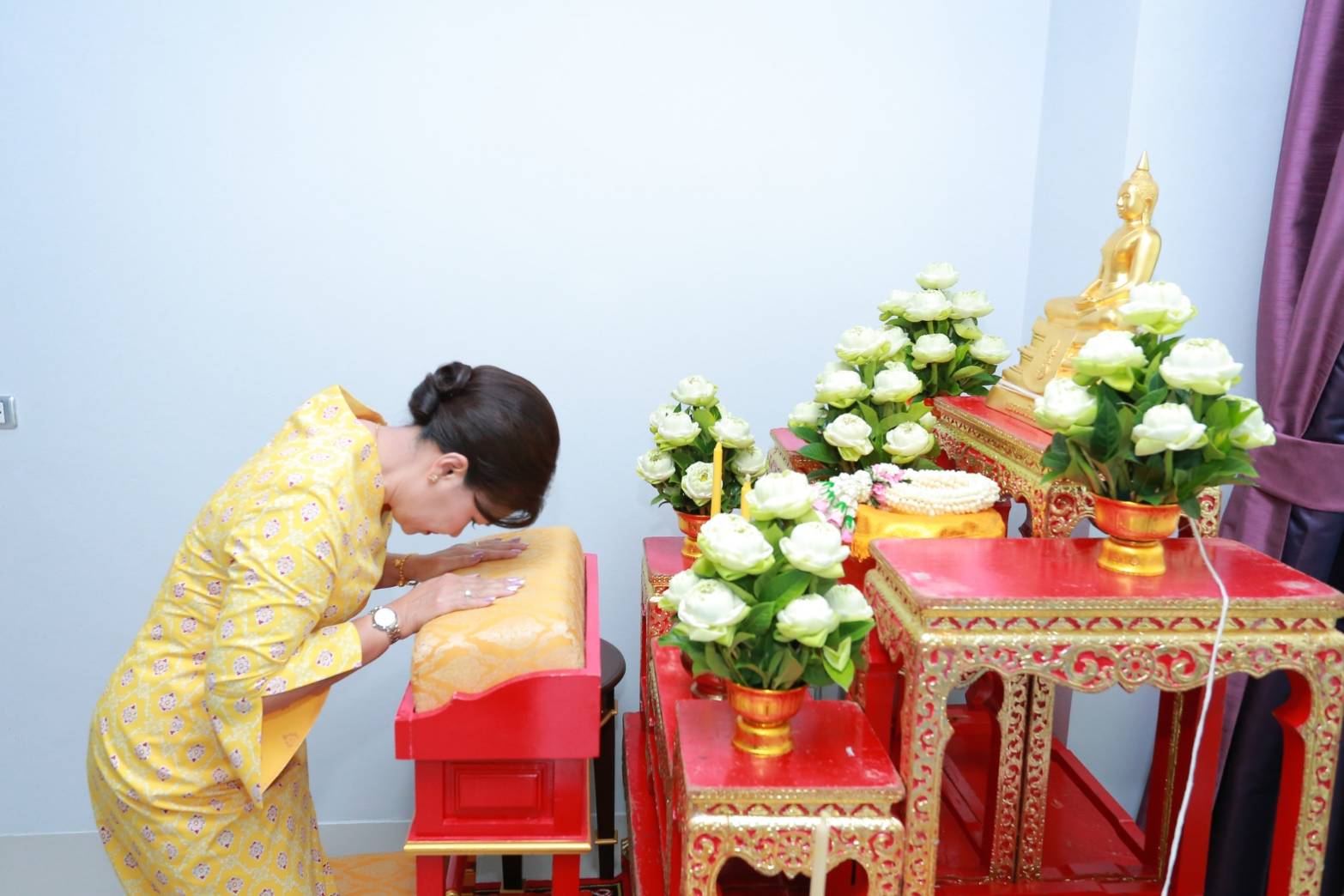 ๐๗๐ เมื่อวันที่ ๑๙ เมษายน ๒๕๖๒ นายกสมาคมภริยาฯ เป็นประธานในพิธีทำบุญที่ทำการสมาคมภริยา ข้าราชการสำนักงานปลัดกระทรวงกลาโหม และมอบของที่ระลึกแสดงความยินดีแด่คณะกรรมการสมาคมฯ ณ สมาคมภริยาข้าราชการสำนักงานปลัดกระทรวงกลาโหม (พื้นที่ศรีสมาน) จ.นนทบุรี