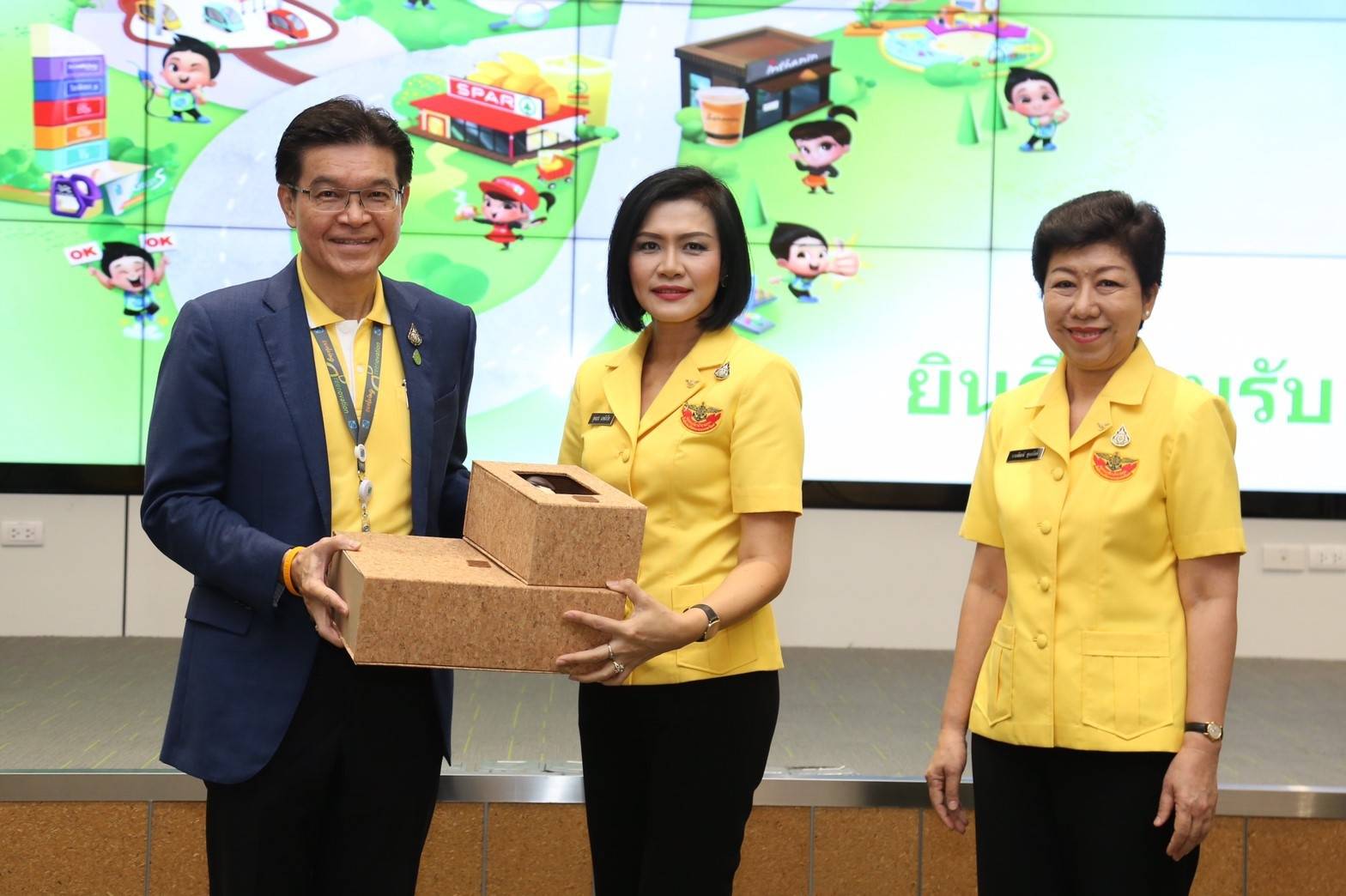 ๐๘๐ เมื่อวันที่ ๑๗ พฤษภาคม ๒๕๖๒ คุณยุคลธร เกษโกวิท อุปนายกสมาคมภริยาฯ เป็นผู้แทนนายกสมาคมฯ นำคณะกรรมการฯ และข้าราชการสำนักงานปลัดกระทรวงกลาโหม เข้ารับการฟังการบรรยายพิเศษเรื่องการคัดแยกขยะ รักษาสิ่งแวดล้อม และศึกษาดูงานสำนักงานสีเขียว ณ อาคารเอ็มทาวเวอร์ บริษัทบางจาก คอร์ปอเรชั่น จำกัด (มหาชน) กรุงเทพฯ