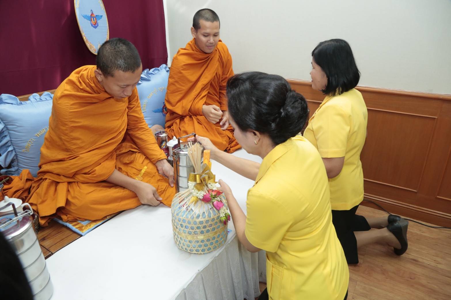 ๑๑๘ เมื่อวันที่ ๖ กันยายน ๒๕๖๒ คุณลออตา สายเพ็ชร เป็นผู้แทนนายกสมาคมภริยาฯ พร้อมด้วยคณะกรรมการฯ ร่วมงานวันคล้ายวันสถาปนา กรมการสรรพกำลังกลาโหม ครบรอบปีที่ ๒๙ ณ กรมการสรรพกำลังกลาโหม ชั้น ๔ อาคารสำนักงานปลัดกระทรวงกลาโหม (พื้นที่ถนนศรีสมาน)