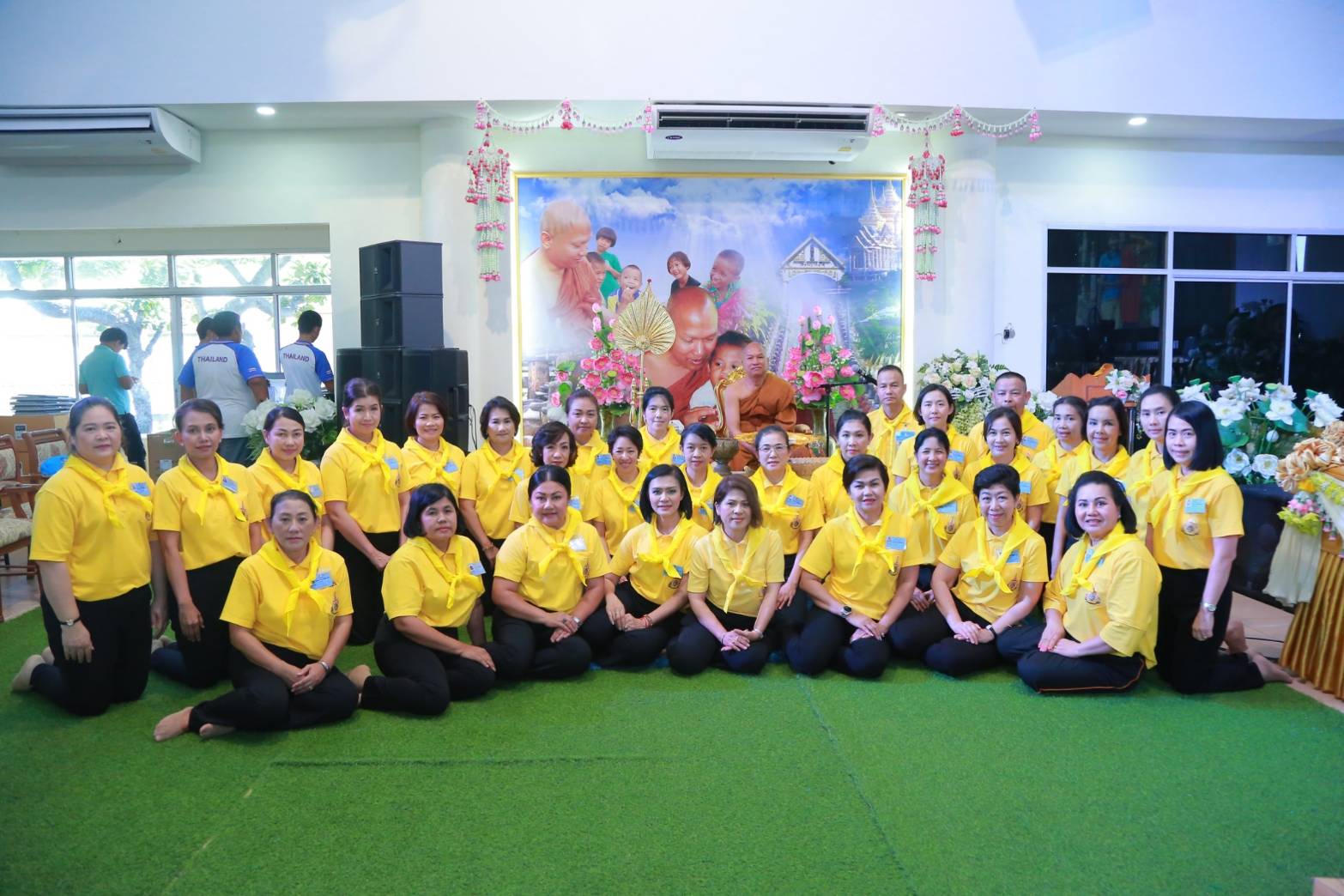 ๐๗๕ เมื่อวันที่ ๒ พฤษภาคม ๒๕๖๒ นายกสมาคมภริยาฯ นำคณะกรรมการฯ และข้าราชการ ลูกจ้าง พนักงานราชการ ร่วมทำกิจกรรมจิตอาสา เราทำความดี ด้วยหัวใจ เพื่อถวายเป็นพระราชกุศลเนื่องในโอกาสพระราชพิธีบรมราชาภิเษก ณ วัดพระบาทน้ำพุ และวัดถ้ำพิบูลธรรมคีรี