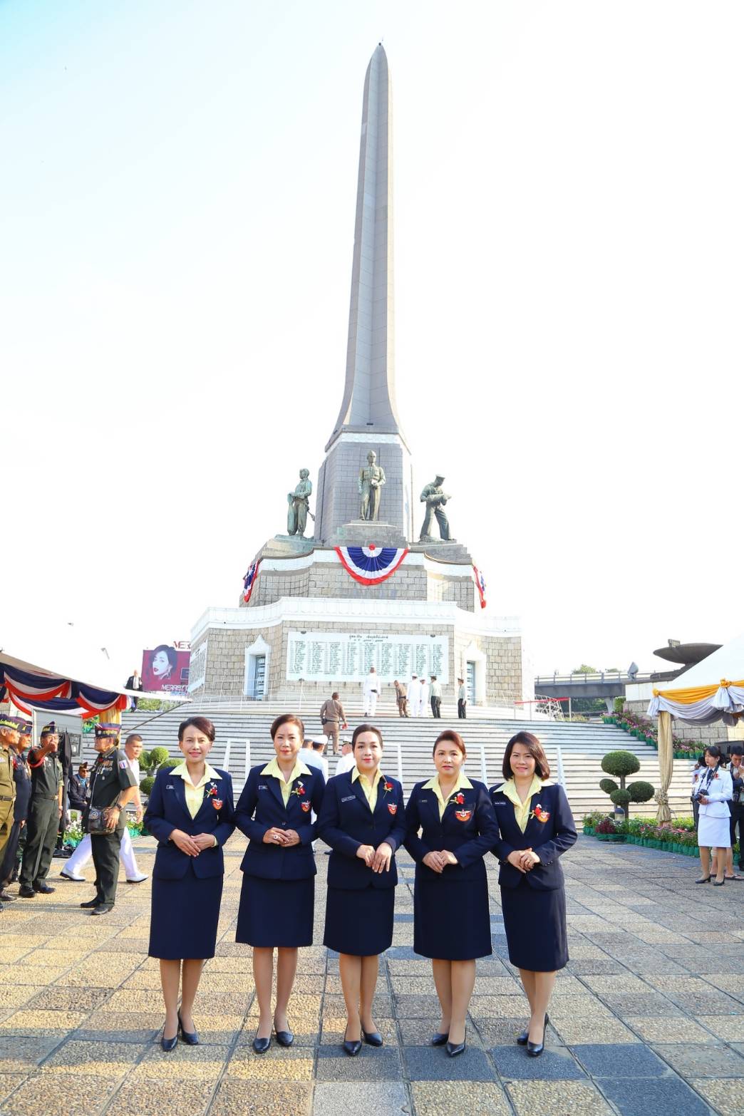 ๐๕๑ เมื่อวันที่ ๓ กุมภาพันธ์ ๒๕๖๒ คุณพุทธรักษา โรจน์พิมพ์พันธ์ุ เป็นผู้แทนนายกสมาคมภริยาฯ พร้อมด้วยคณะกรรมการสมาคมฯ ร่วมพิธีวางพวงมาลา ในงาน" เชิดชูเกียรติทหารกล้า ๓ กุมภาพันธ์ วันทหารผ่านศึก " ณ อนุสาวรีย์ชัยสมรภูมิ กรุงเทพฯ