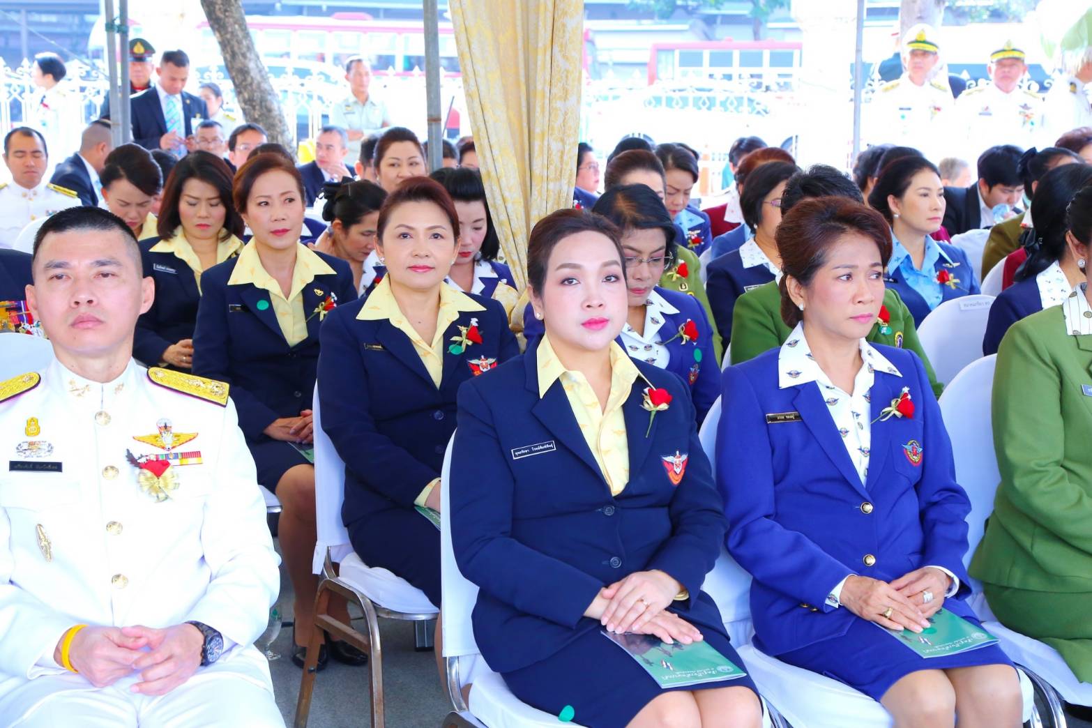 ๐๕๑ เมื่อวันที่ ๓ กุมภาพันธ์ ๒๕๖๒ คุณพุทธรักษา โรจน์พิมพ์พันธ์ุ เป็นผู้แทนนายกสมาคมภริยาฯ พร้อมด้วยคณะกรรมการสมาคมฯ ร่วมพิธีวางพวงมาลา ในงาน" เชิดชูเกียรติทหารกล้า ๓ กุมภาพันธ์ วันทหารผ่านศึก " ณ อนุสาวรีย์ชัยสมรภูมิ กรุงเทพฯ