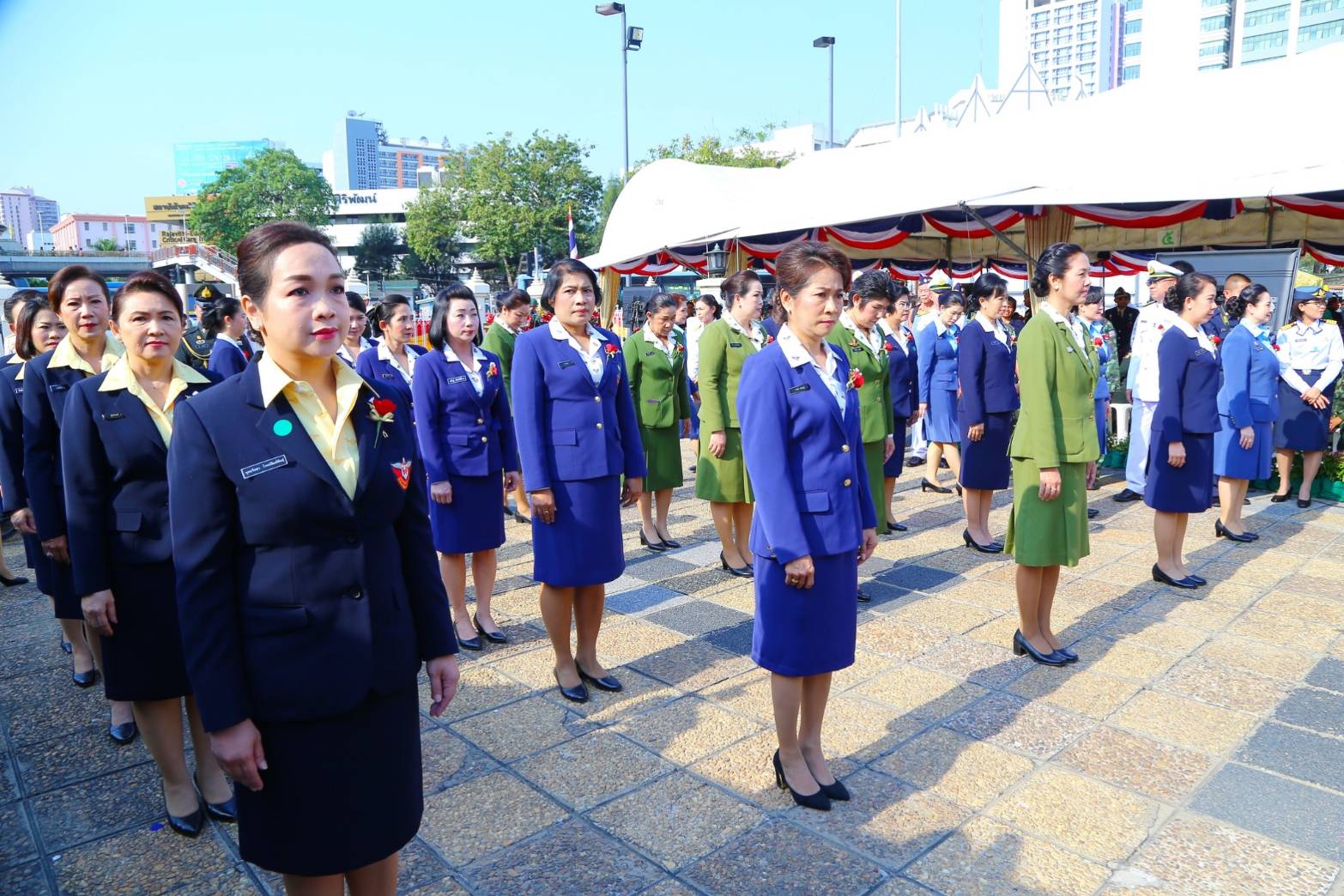 ๐๕๑ เมื่อวันที่ ๓ กุมภาพันธ์ ๒๕๖๒ คุณพุทธรักษา โรจน์พิมพ์พันธ์ุ เป็นผู้แทนนายกสมาคมภริยาฯ พร้อมด้วยคณะกรรมการสมาคมฯ ร่วมพิธีวางพวงมาลา ในงาน" เชิดชูเกียรติทหารกล้า ๓ กุมภาพันธ์ วันทหารผ่านศึก " ณ อนุสาวรีย์ชัยสมรภูมิ กรุงเทพฯ